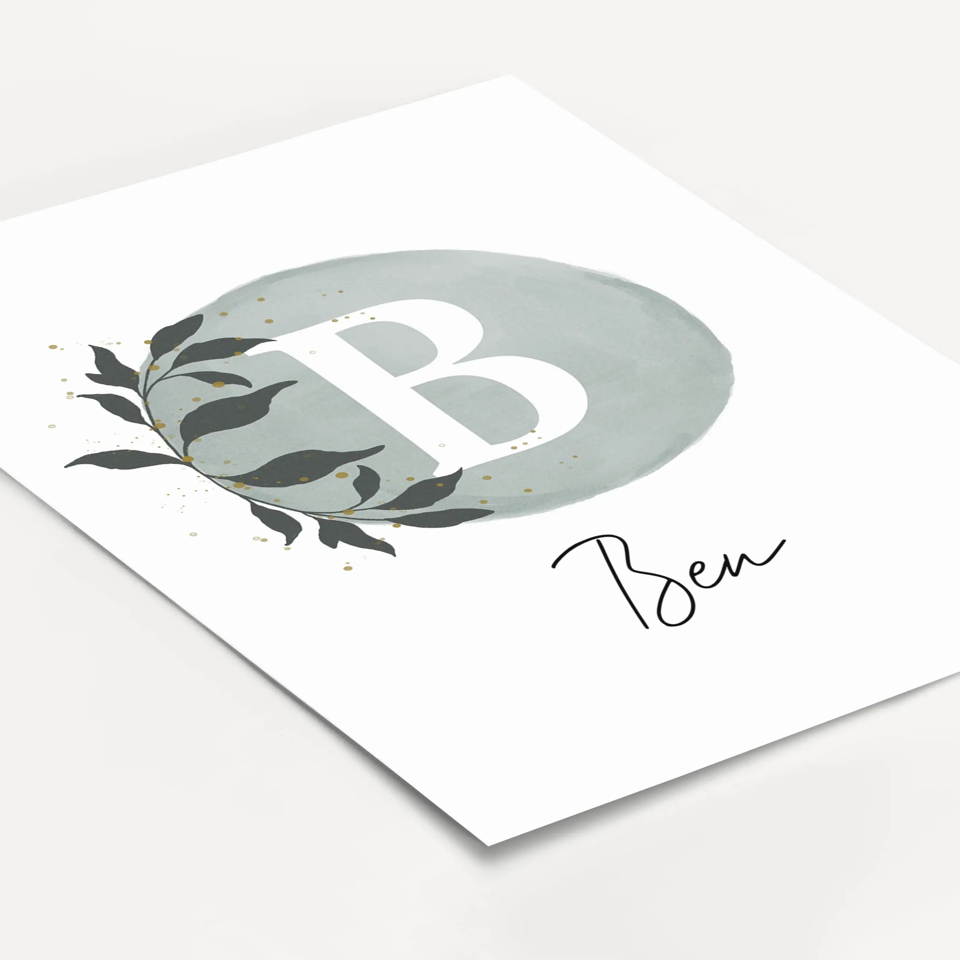 Buchstaben Poster Wasserfarbe-Personalisiertes Poster-famprints-Mit dem Buchstaben Poster Wasserfarbe von famprints gestaltest du einen ganz persönlichen Blickfang für Kinderzimmer, Spielbereich oder als liebevolles Geschenk zur Geburt. Der sanfte Aquarel