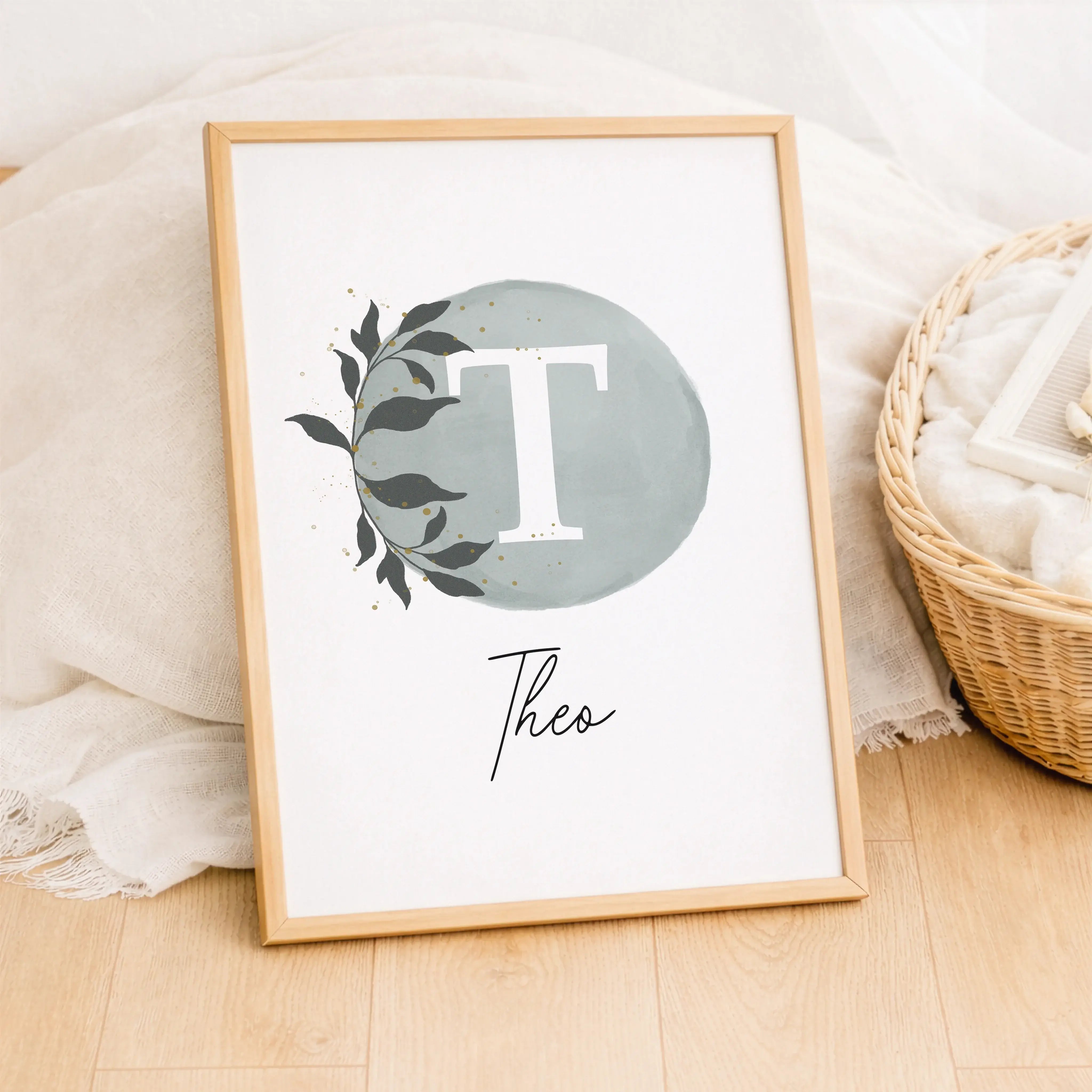 Buchstaben Poster Wasserfarbe-Personalisiertes Poster-famprints-Mit dem Buchstaben Poster Wasserfarbe von famprints gestaltest du einen ganz persönlichen Blickfang für Kinderzimmer, Spielbereich oder als liebevolles Geschenk zur Geburt. Der sanfte Aquarel