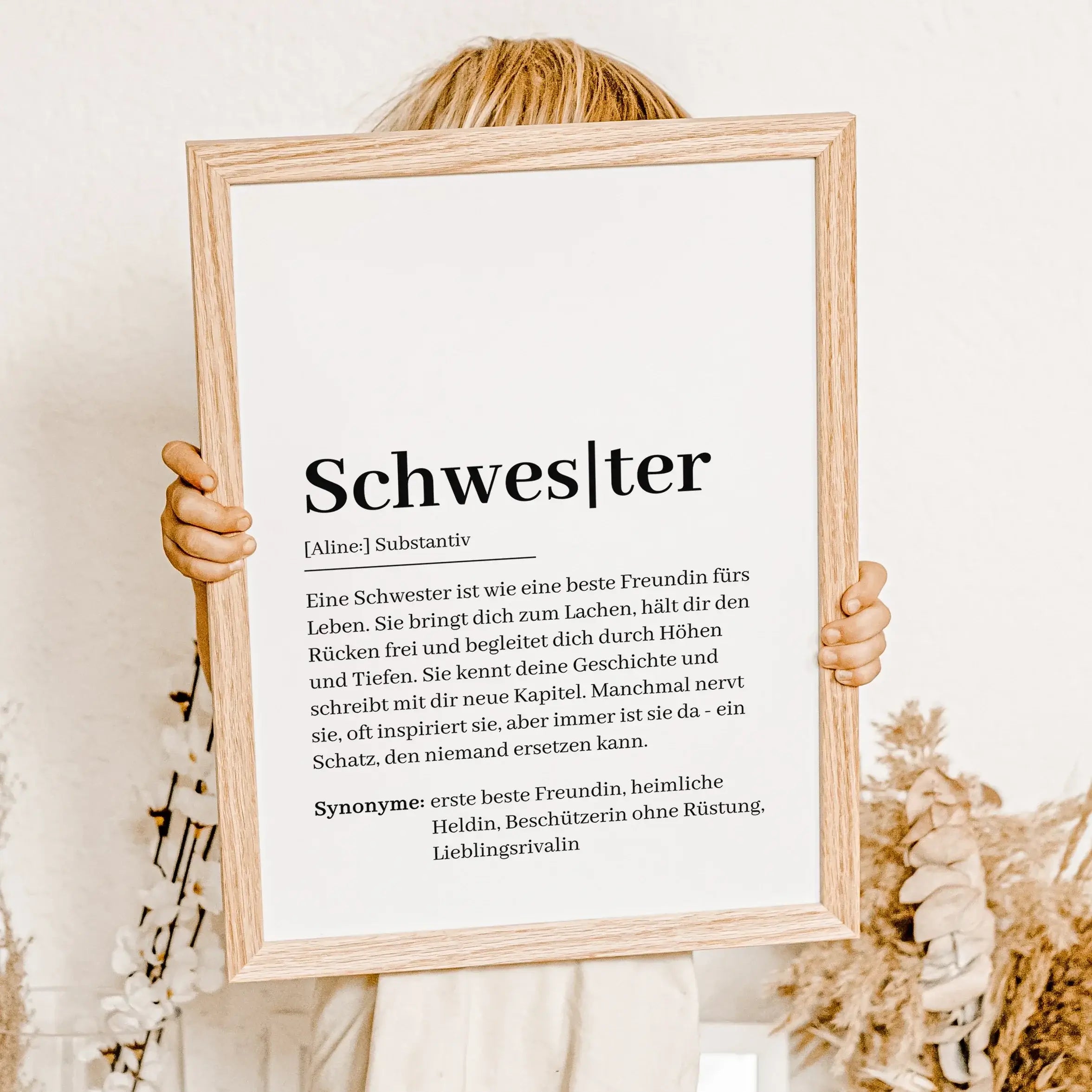 Schwester Definition Poster-Personalisiertes Poster-famprints-Schenke deiner Schwester mit unserem Schwester Definition Poster ein ganz besonderes Geschenk, das von Herzen kommt. Dieses liebevoll gestaltete Poster zeigt auf einzigartige Weise, was eine Sc