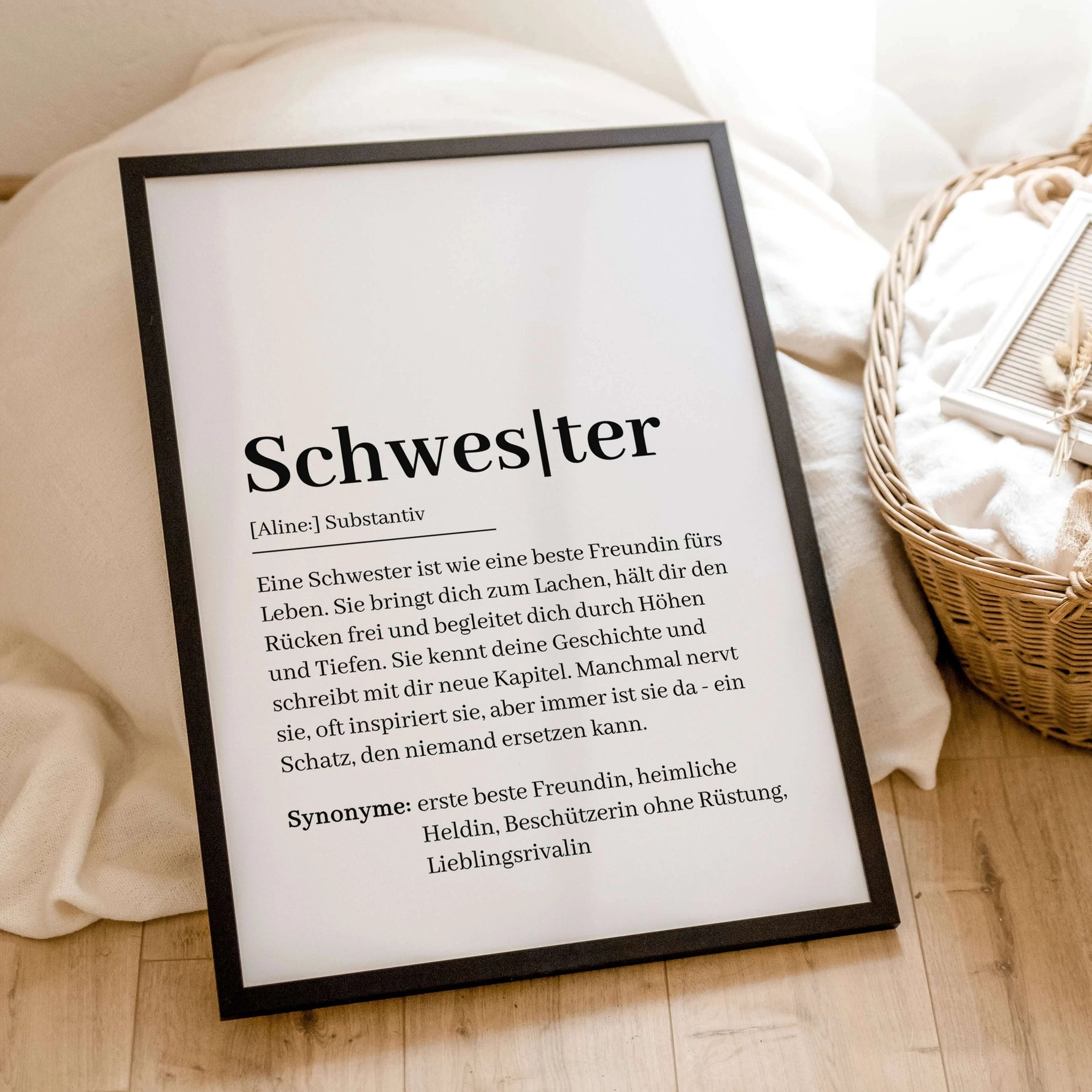 Schwester Definition Poster-Personalisiertes Poster-famprints-Schenke deiner Schwester mit unserem Schwester Definition Poster ein ganz besonderes Geschenk, das von Herzen kommt. Dieses liebevoll gestaltete Poster zeigt auf einzigartige Weise, was eine Sc