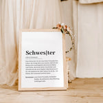 Schwester Definition Poster-Personalisiertes Poster-famprints-Schenke deiner Schwester mit unserem Schwester Definition Poster ein ganz besonderes Geschenk, das von Herzen kommt. Dieses liebevoll gestaltete Poster zeigt auf einzigartige Weise, was eine Sc