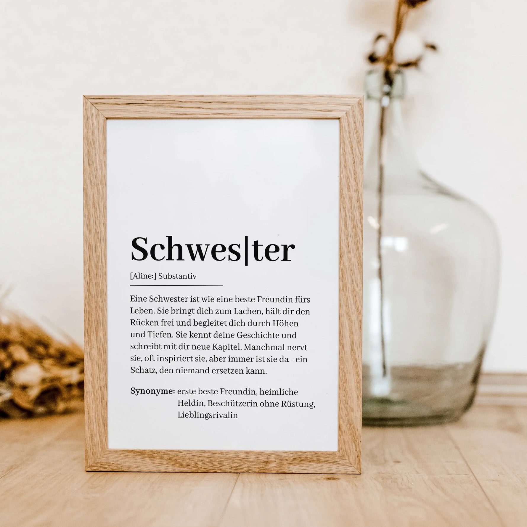 Schwester Definition Poster-Personalisiertes Poster-famprints-Schenke deiner Schwester mit unserem Schwester Definition Poster ein ganz besonderes Geschenk, das von Herzen kommt. Dieses liebevoll gestaltete Poster zeigt auf einzigartige Weise, was eine Sc
