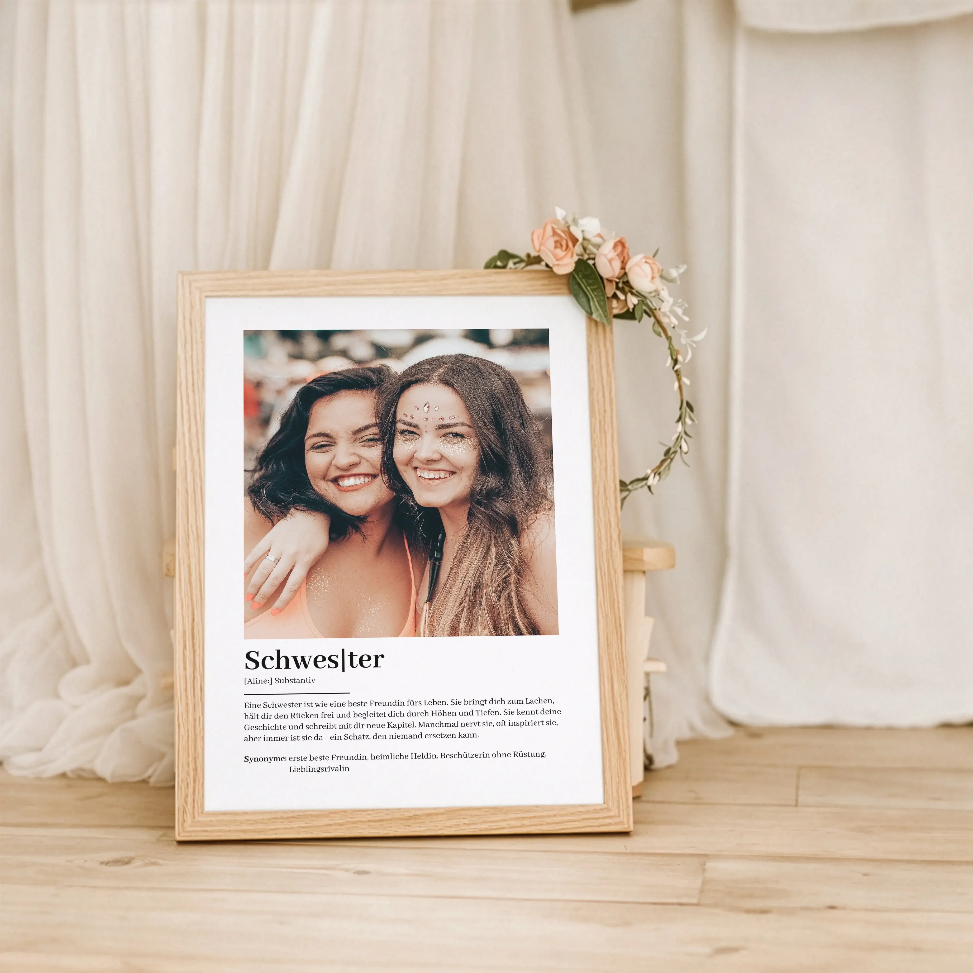 Schwester Definition Poster mit Foto-Personalisiertes Poster-famprints-Das Schwester Definition Poster mit Foto von famprints ist mehr als ein dekoratives Wandbild. Es ist eine persönliche Botschaft, die zeigt, was euch verbindet. Die Definition beschreib