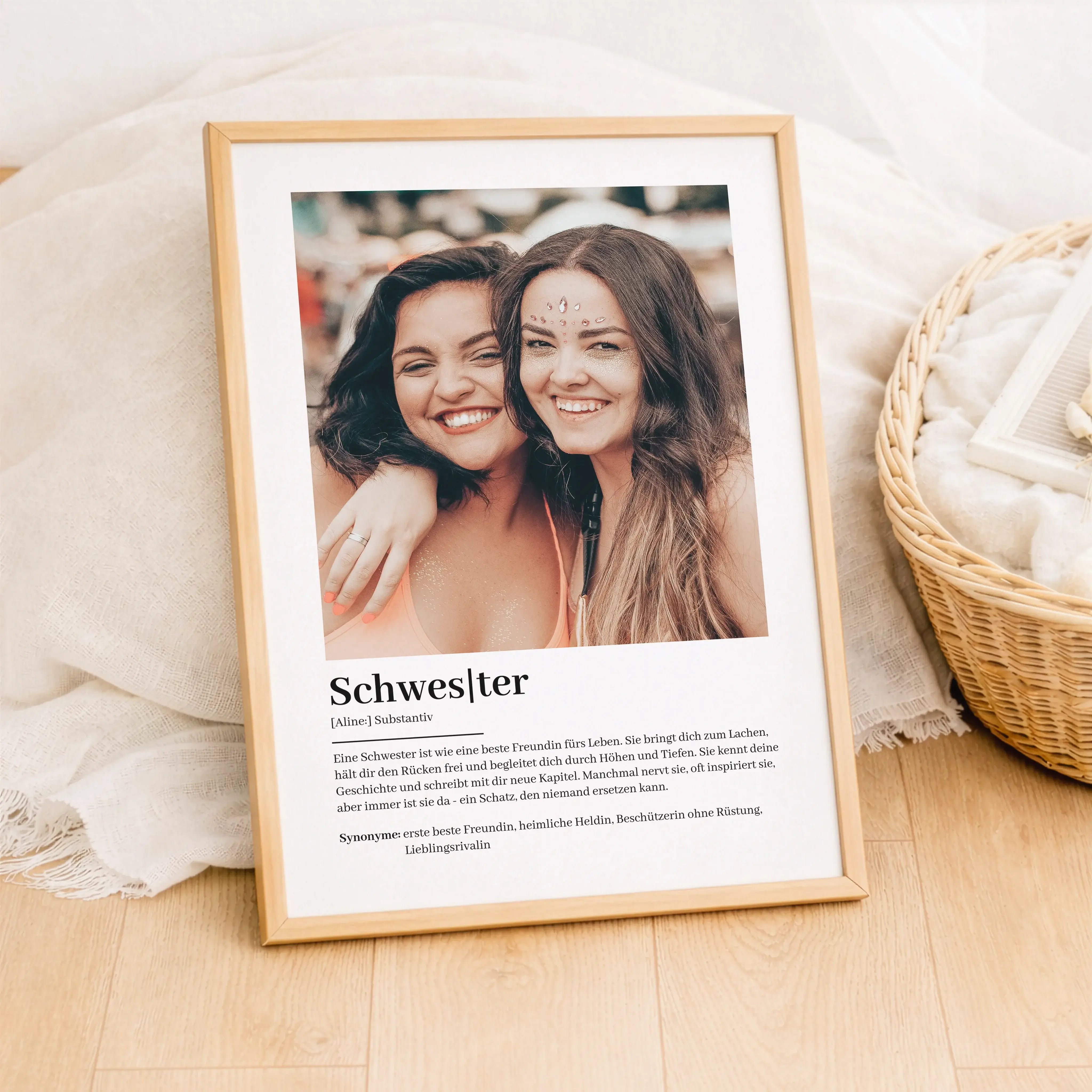 Schwester Definition Poster mit Foto-Personalisiertes Poster-famprints-Das Schwester Definition Poster mit Foto von famprints ist mehr als ein dekoratives Wandbild. Es ist eine persönliche Botschaft, die zeigt, was euch verbindet. Die Definition beschreib