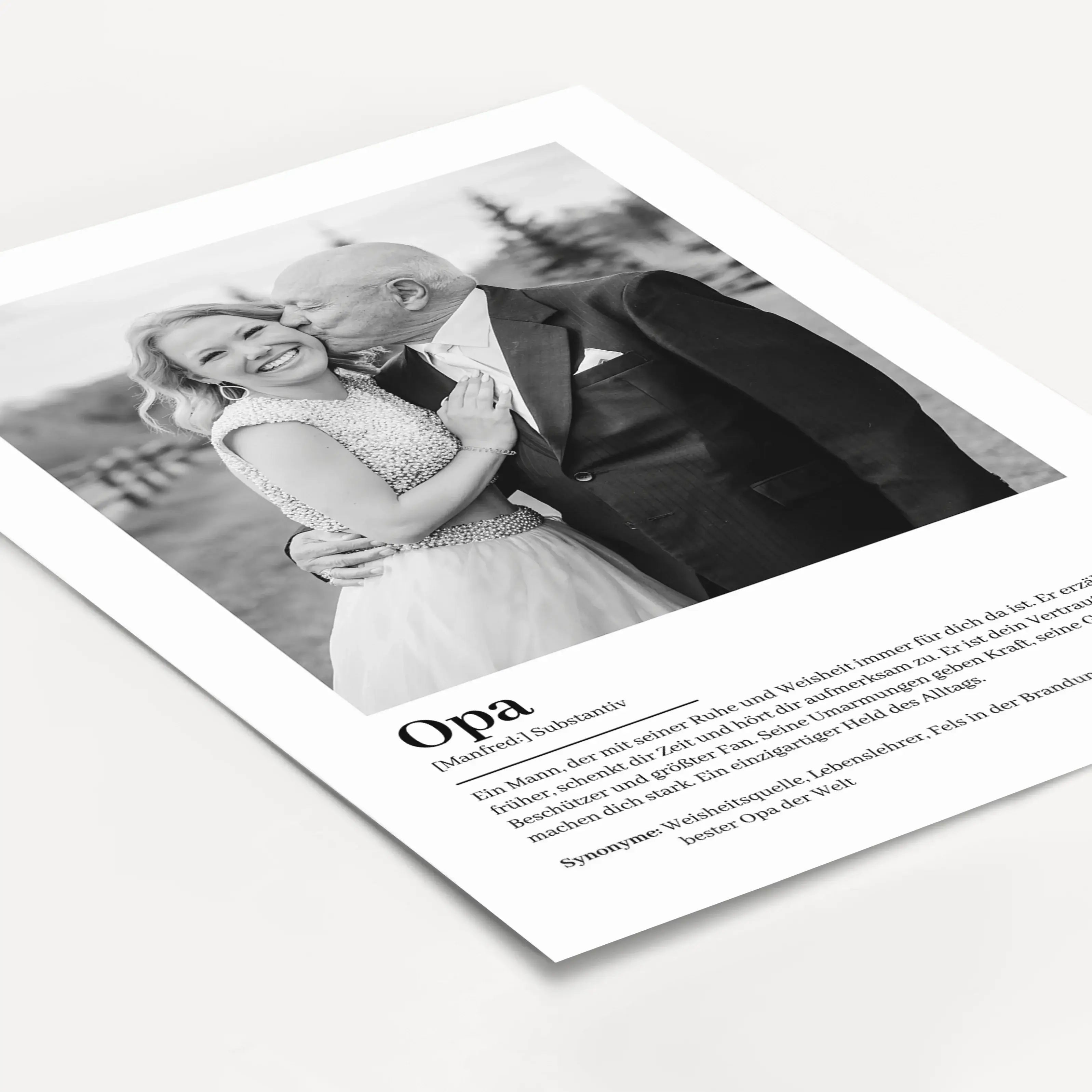 Opa Definition Poster mit Foto-Personalisiertes Poster-famprints-Das Opa Definition Poster mit Foto ist ein persönliches Geschenk, das Wertschätzung sichtbar macht. Du gestaltest ein individuelles Poster mit deinem eigenen Foto und kannst den Namen deines
