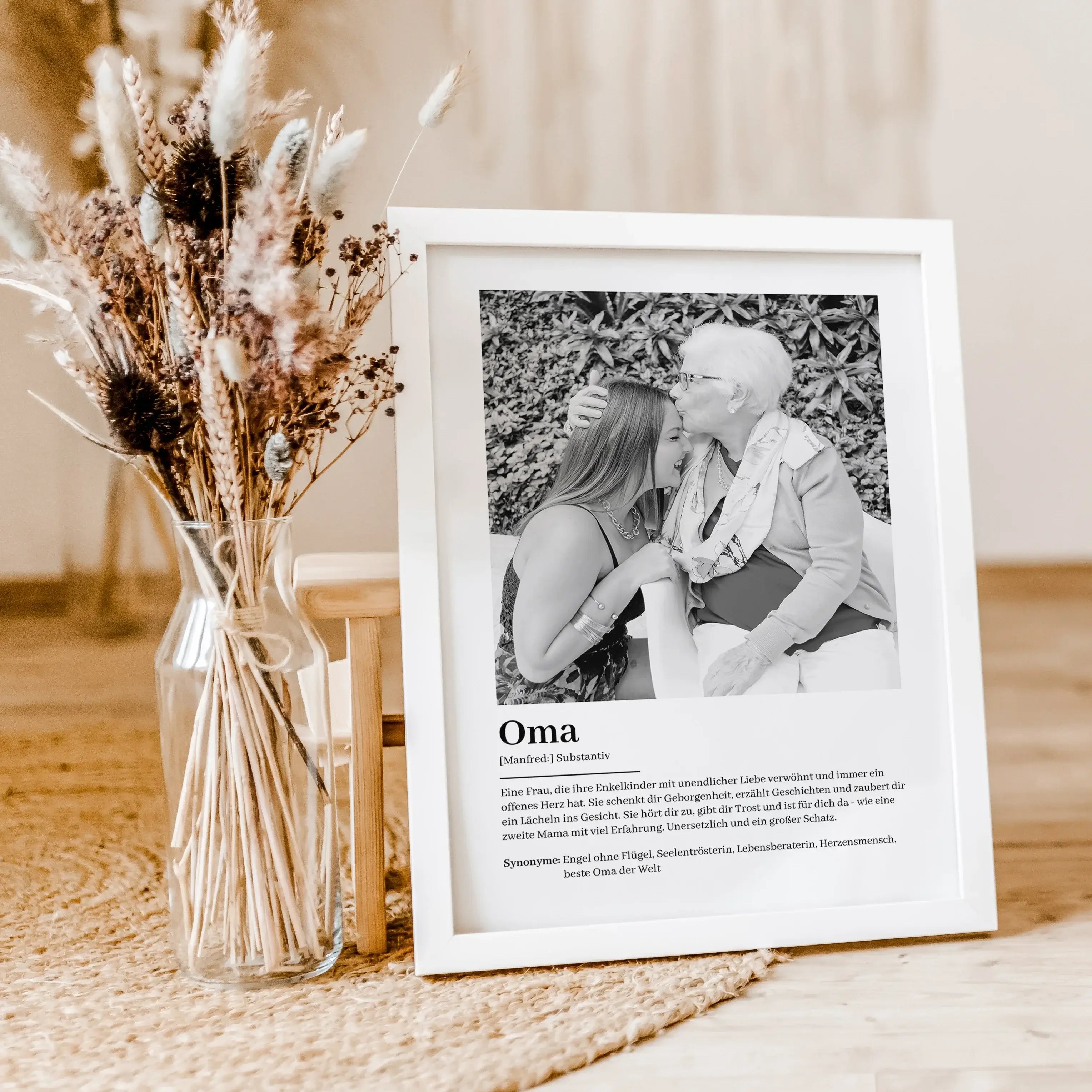 Oma Definition Poster mit Foto-famprints-Personalisiertes Poster-Suchst du nach einem ganz besonderen Geschenk für deine Oma? Unser Oma Definition Poster mit Foto ist die perfekte Wahl, um deine Liebe und Wertschätzung auf einzigartige Weise auszudrücken.