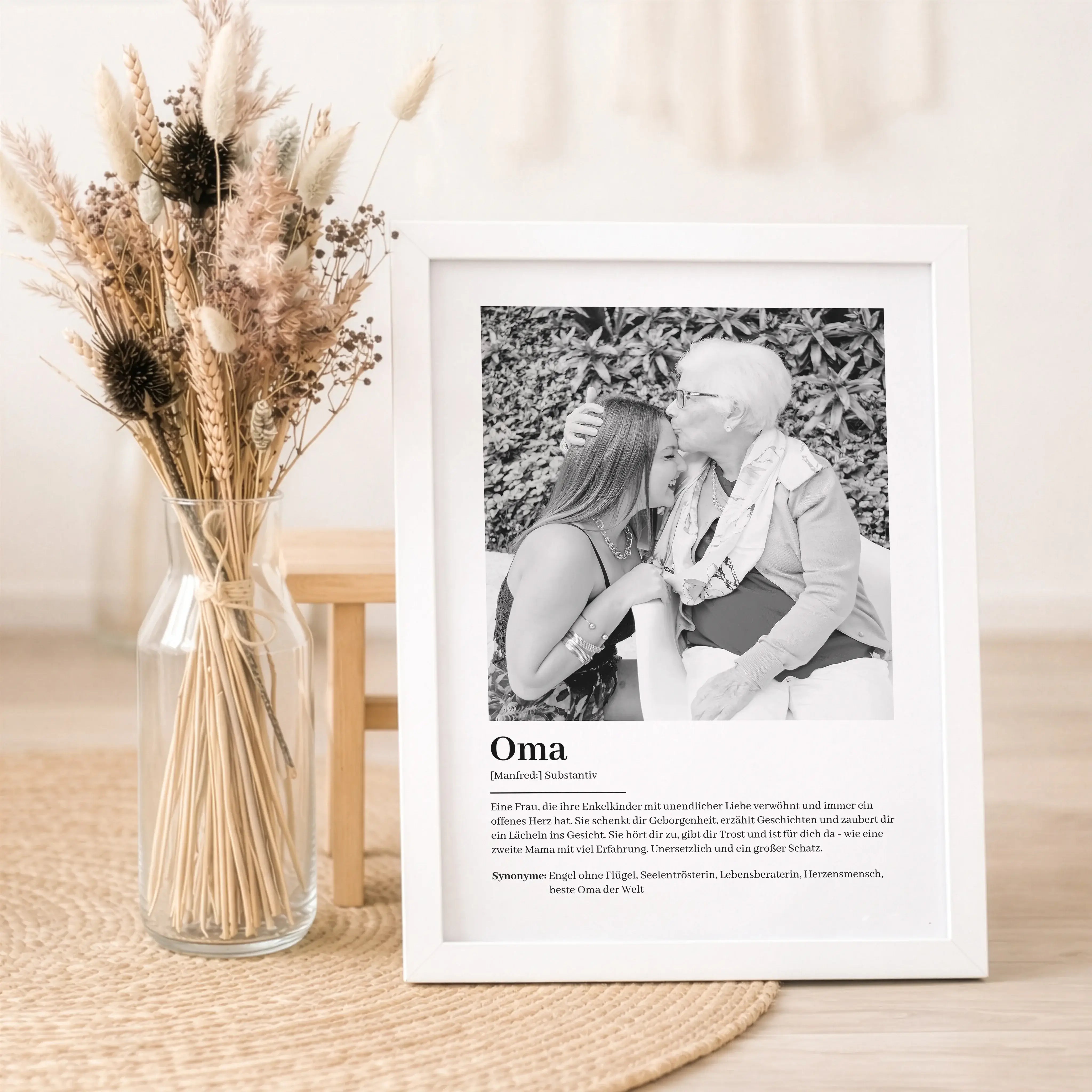 Oma Definition Poster mit Foto-Personalisiertes Poster-famprints-Das Oma Definition Poster mit Foto ist ein persönliches Geschenk, das Erinnerungen sichtbar macht und deiner Oma zeigt, wie viel sie dir bedeutet. Das liebevoll gestaltete Design verbindet e