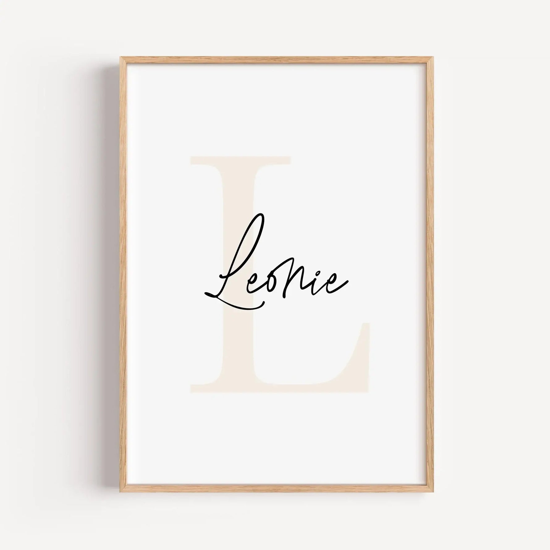 Buchstaben Poster mit Namen-famprints-Personalisiertes Poster-Unser Buchstaben Poster mit Namen ist das perfekte Geschenk für Kinder! Personalisiere das Poster mit dem Namen deines Kindes und wähle aus zwei schönen Farben für den Buchstaben. Das Poster is