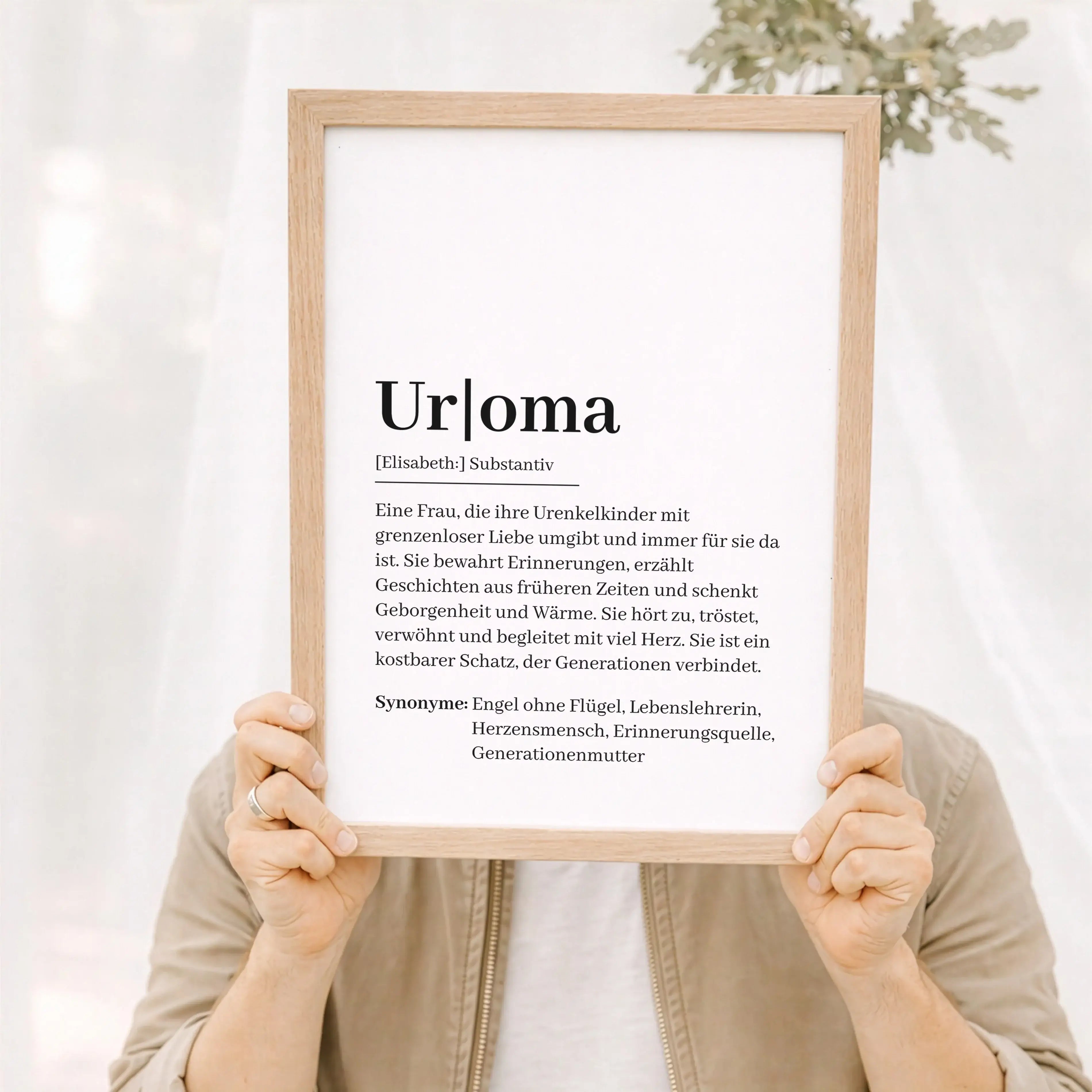 Uroma Definition Poster-Personalisiertes Poster-famprints-Das Uroma Definition Poster ist eine liebevolle Art, Wertschätzung sichtbar zu machen. Es beschreibt mit warmen Worten, was eine Uroma für ihre Familie bedeutet, und wird so zu einem persönlichen G