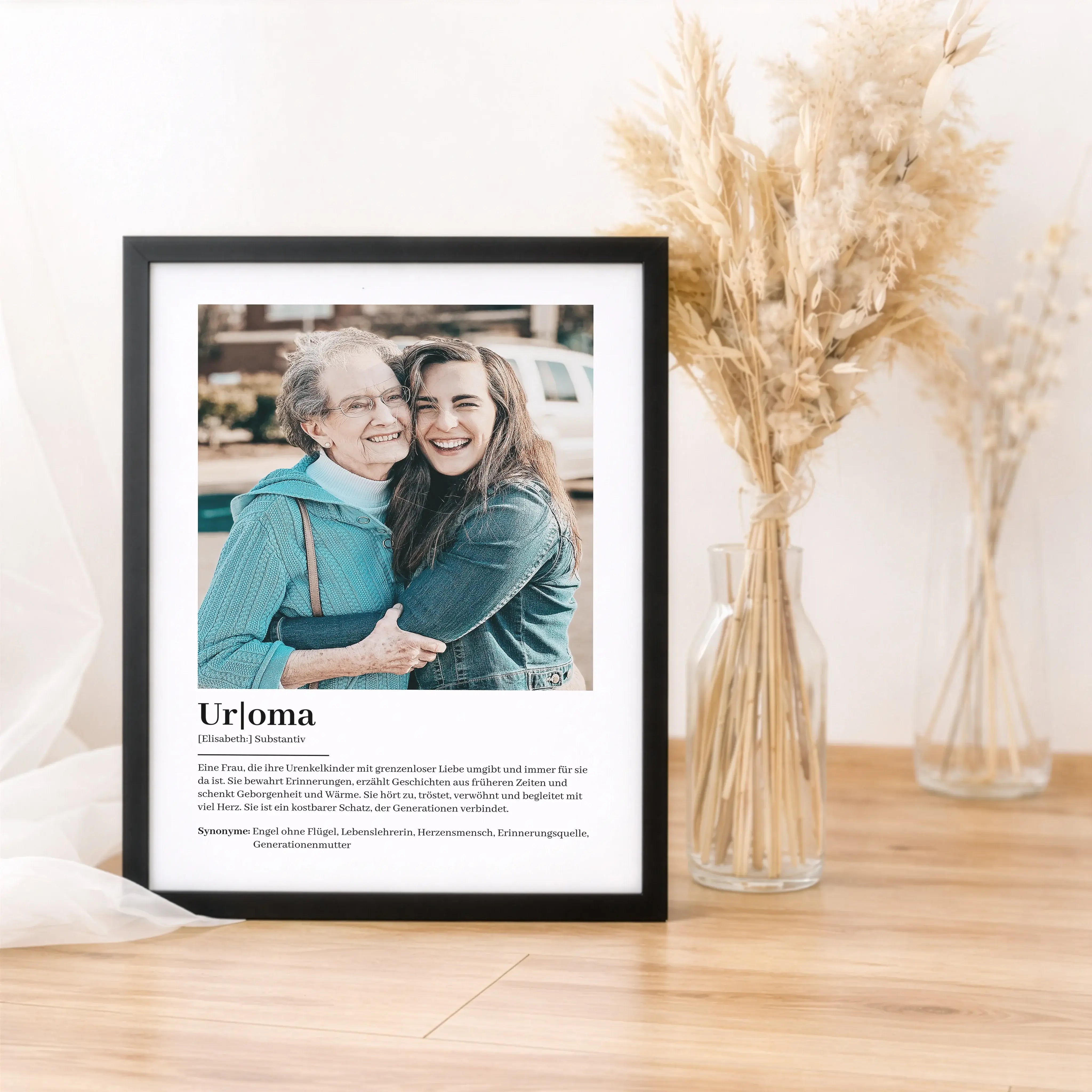 Uroma Definition Poster mit Foto-Personalisiertes Poster-famprints-Das Uroma Definition Poster mit Foto ist ein persönliches Geschenk für alle, die ihrer Uroma zeigen möchten, wie wichtig sie für die Familie ist. Das liebevoll gestaltete Design verbindet