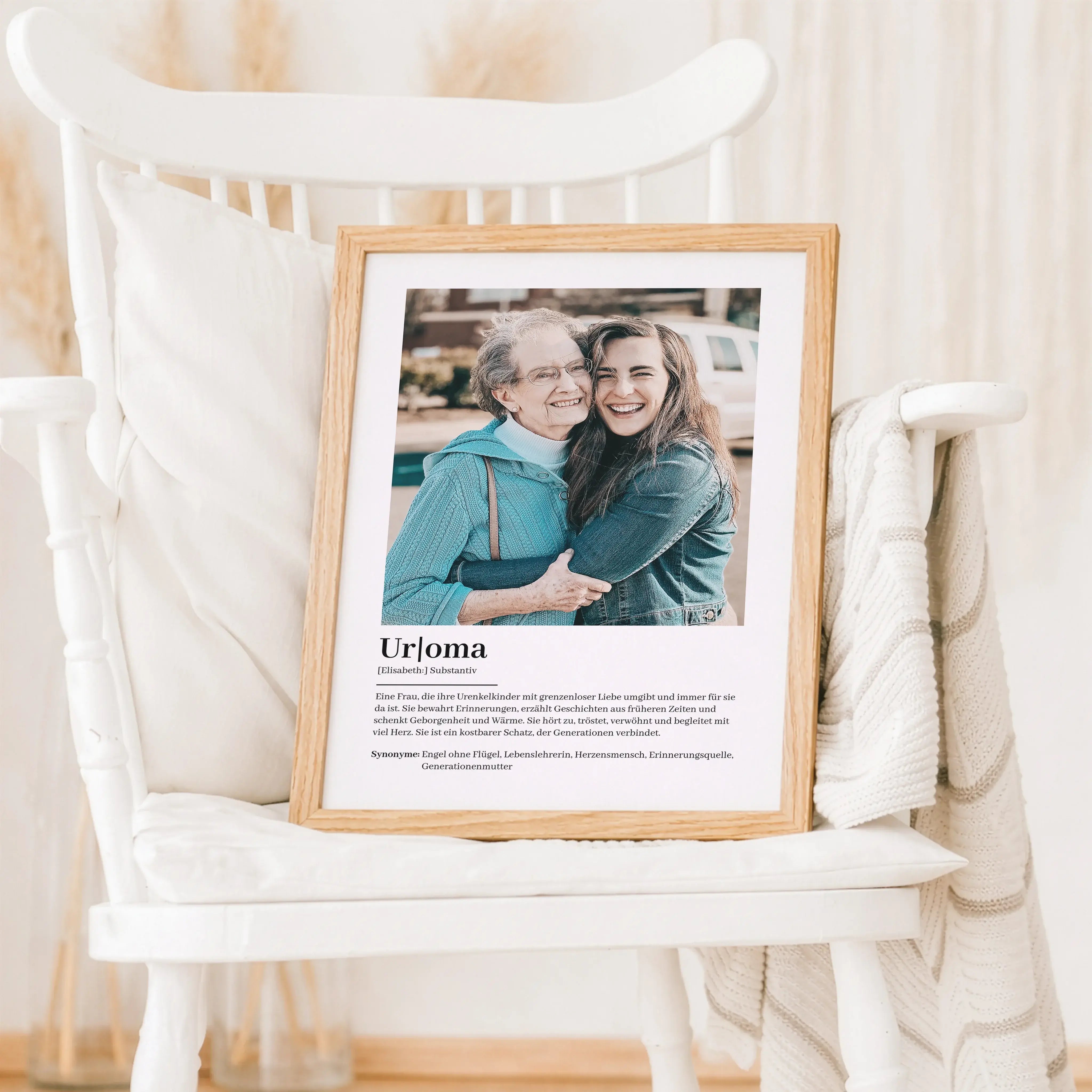 Uroma Definition Poster mit Foto-Personalisiertes Poster-famprints-Das Uroma Definition Poster mit Foto ist ein persönliches Geschenk für alle, die ihrer Uroma zeigen möchten, wie wichtig sie für die Familie ist. Das liebevoll gestaltete Design verbindet