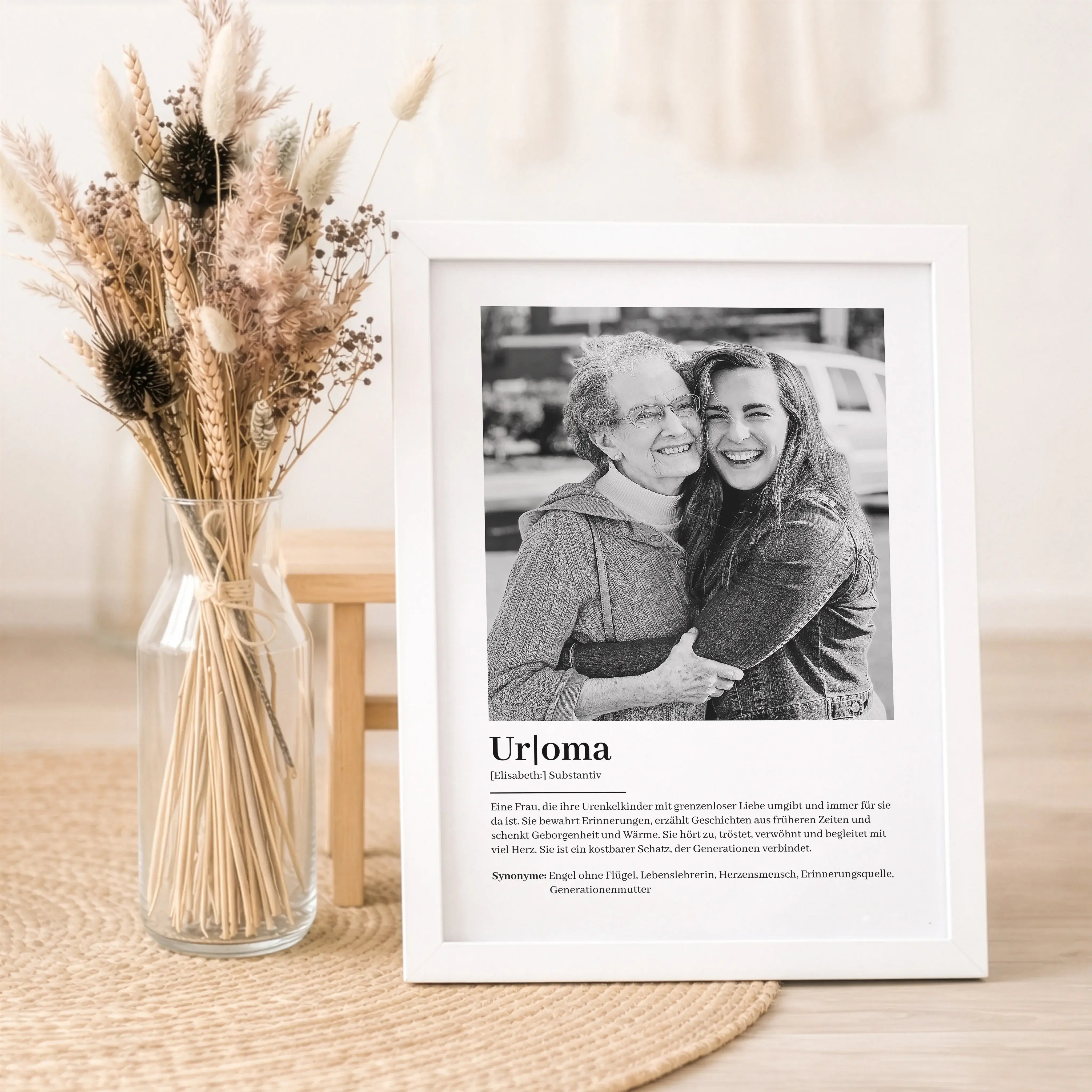 Uroma Definition Poster mit Foto-Personalisiertes Poster-famprints-Das Uroma Definition Poster mit Foto ist ein persönliches Geschenk für alle, die ihrer Uroma zeigen möchten, wie wichtig sie für die Familie ist. Das liebevoll gestaltete Design verbindet