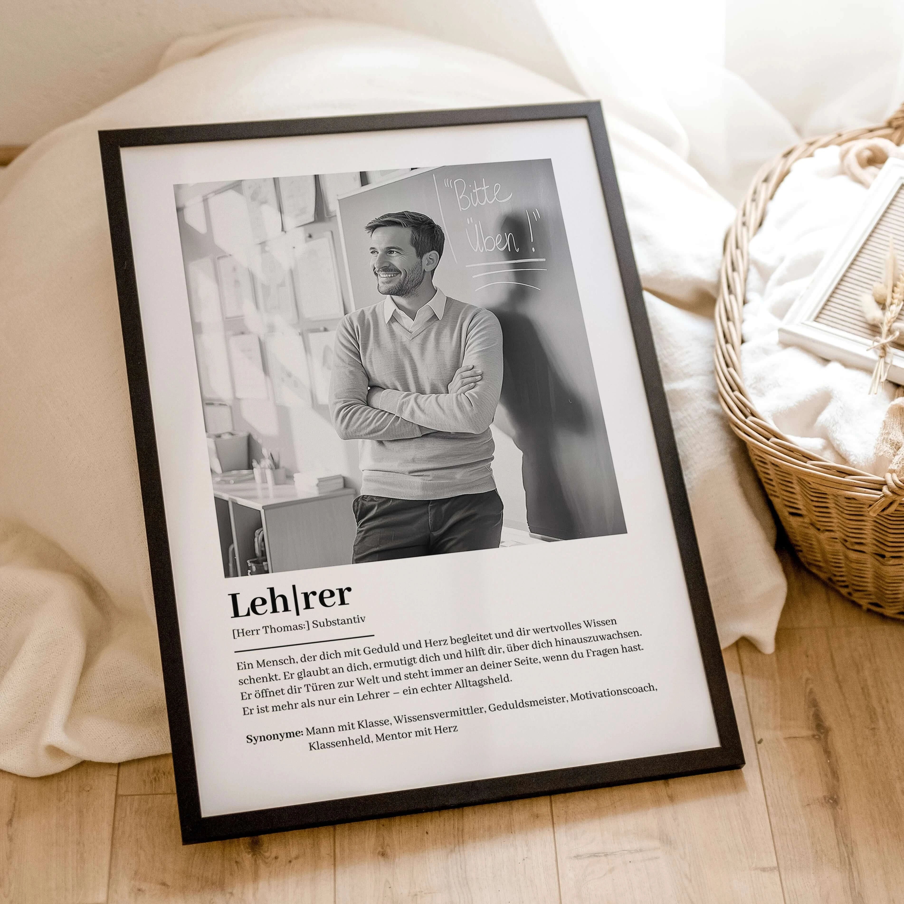 Lehrer Definition Poster mit Foto-Personalisiertes Poster-famprints-Suchst du nach einem besonderen Geschenk für deinen Lehrer? Unser Lehrer Definition Poster mit Foto ist die perfekte Wahl! Dieses liebevoll gestaltete Poster zeigt auf einzigartige Weise,