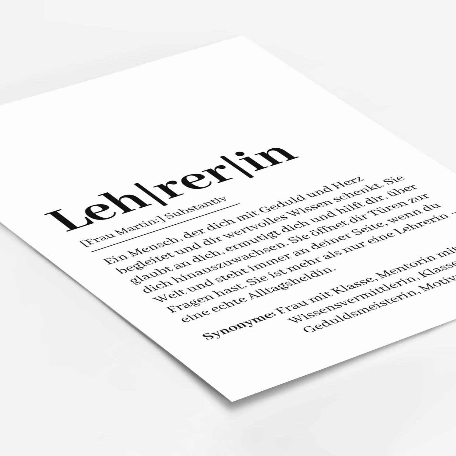 Lehrerin Definition Poster-Personalisiertes Poster-famprints-Suchst du nach einem besonderen Geschenk für deine Lehrerin? Unser Lehrerin Definition Poster ist die perfekte Wahl! Dieses liebevoll gestaltete Poster beschreibt auf einzigartige Weise, wie ein