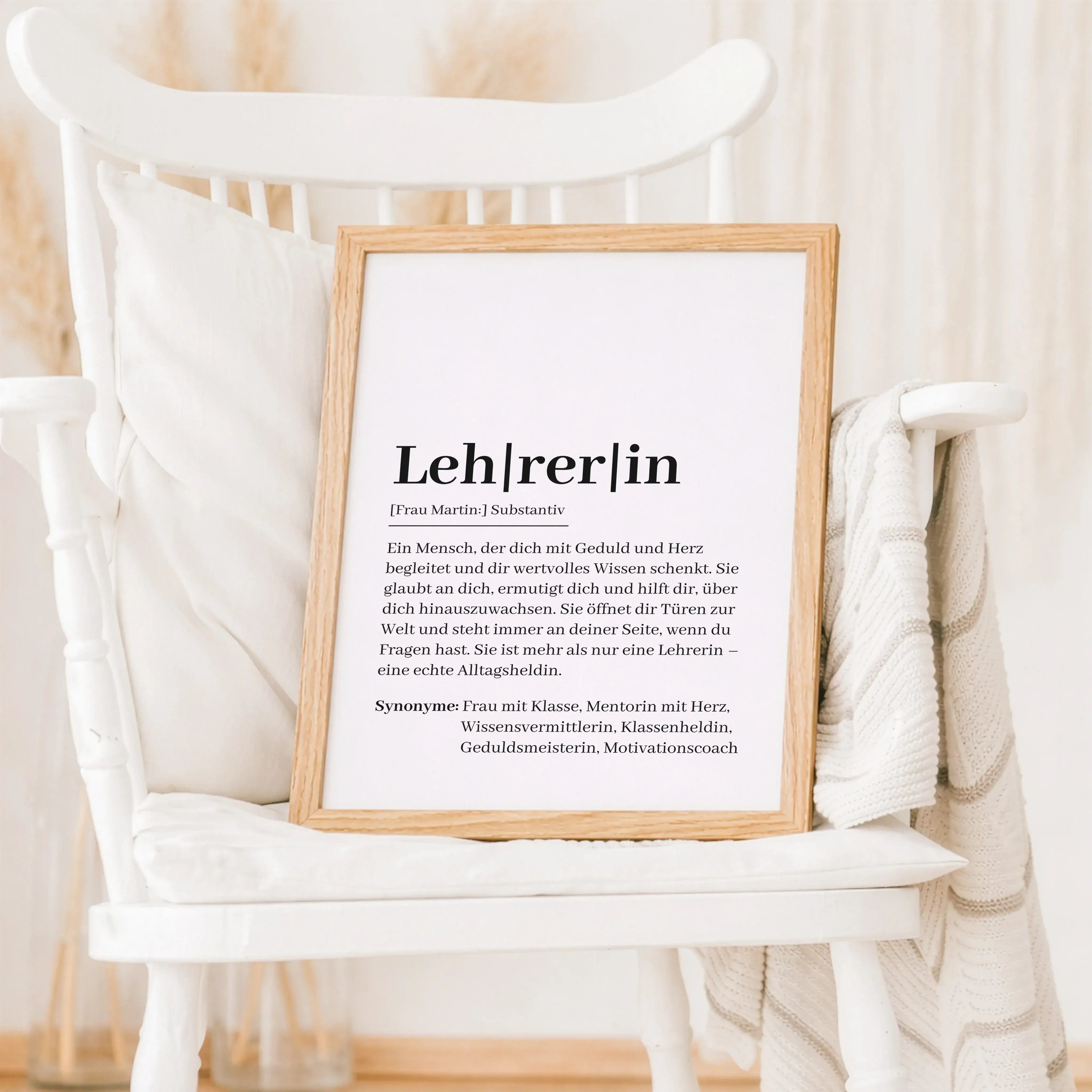 Lehrerin Definition Poster-Personalisiertes Poster-famprints-Das Lehrerin Definition Poster ist ein persönliches Geschenk, das Wertschätzung sichtbar macht und genau dort ankommt, wo Worte oft fehlen. In moderner Wörterbuch-Optik beschreibt es auf liebevo