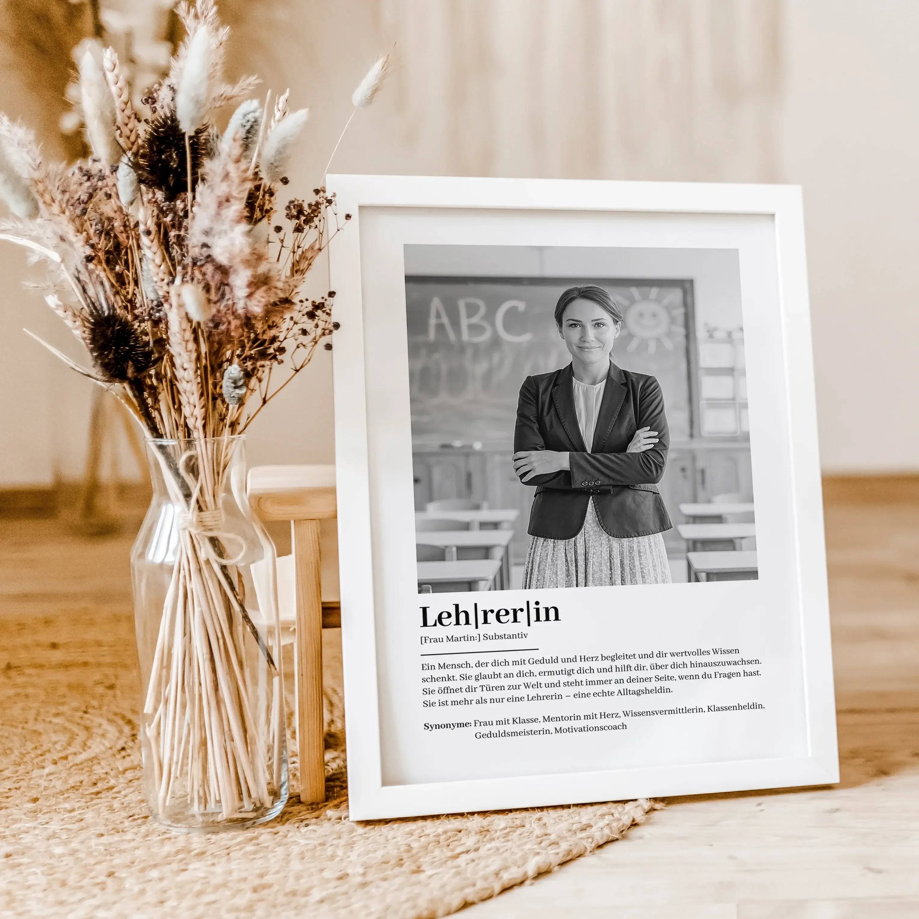 Lehrerin Definition Poster mit Foto-Personalisiertes Poster-famprints-Suchst du nach einem besonderen Geschenk für deine Lieblingslehrerin? Unser Lehrerin Definition Poster mit Foto ist die perfekte Wahl! Dieses liebevoll gestaltete Poster zeigt auf einzi