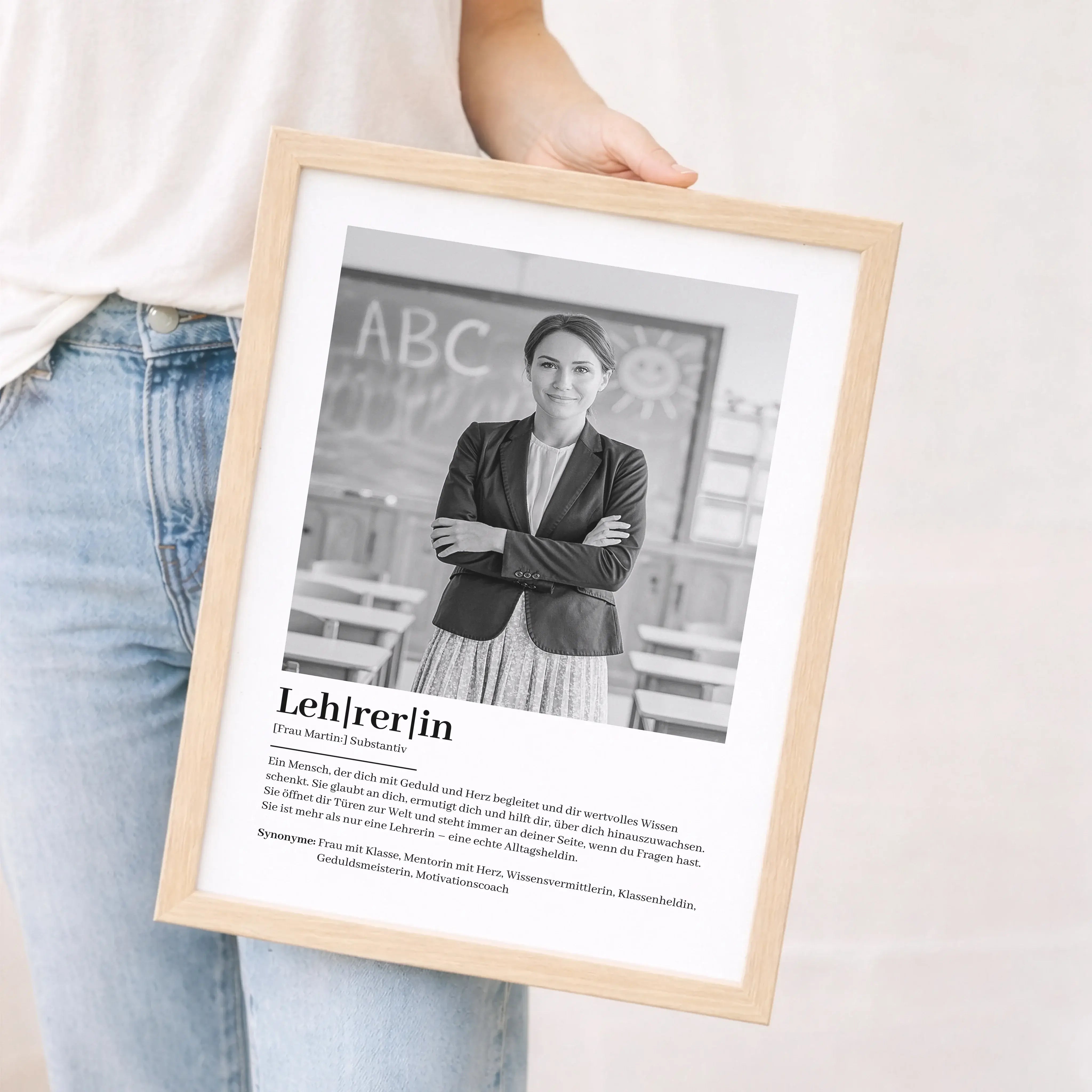 Lehrerin Definition Poster mit Foto-Personalisiertes Poster-famprints-Das Lehrerin Definition Poster mit Foto ist ein persönliches Geschenk für alle, die einer Lehrerin ehrlich Danke sagen möchten. Mit einer liebevoll formulierten Definition, einem eigene