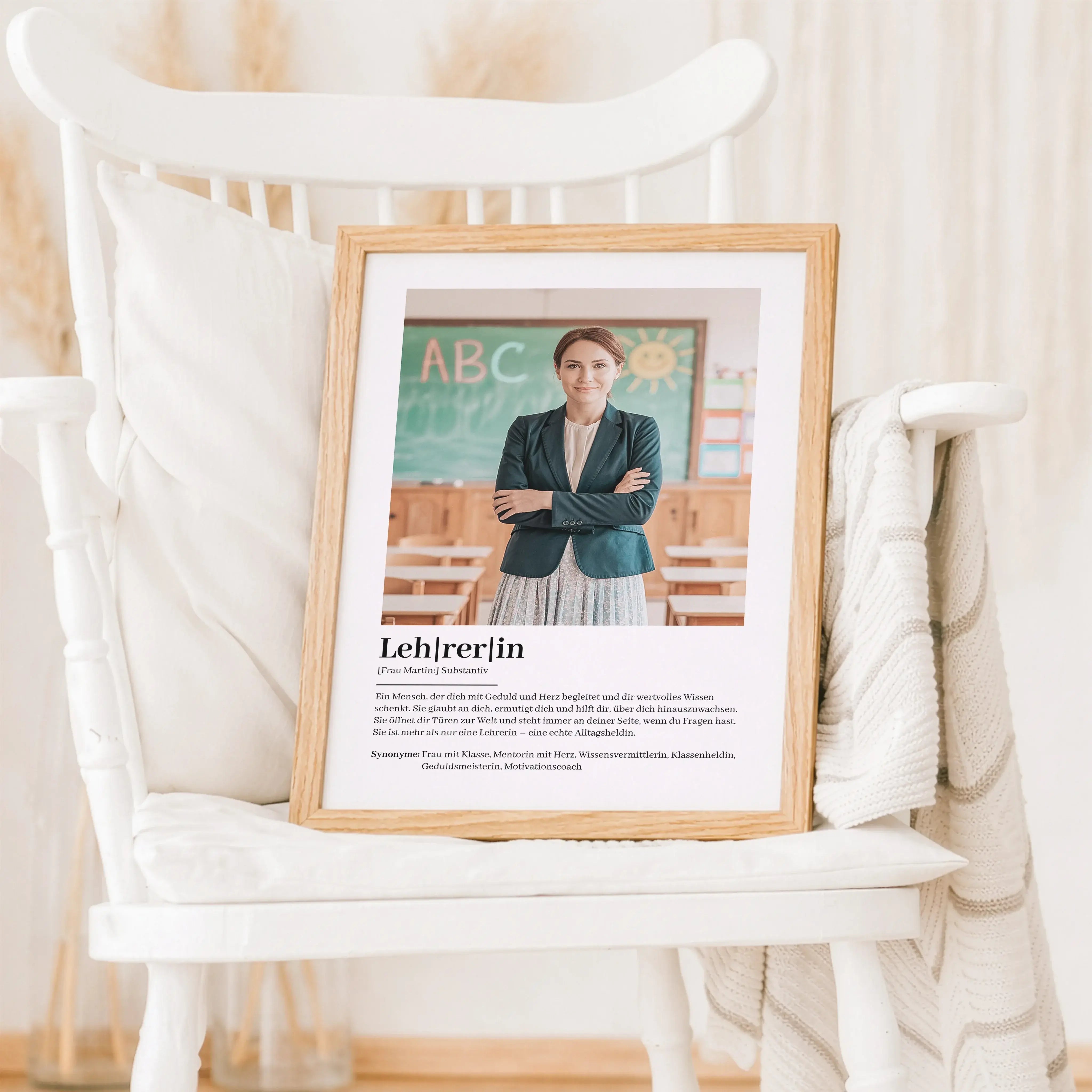 Lehrerin Definition Poster mit Foto-Personalisiertes Poster-famprints-Das Lehrerin Definition Poster mit Foto ist ein persönliches Geschenk für alle, die einer Lehrerin ehrlich Danke sagen möchten. Mit einer liebevoll formulierten Definition, einem eigene