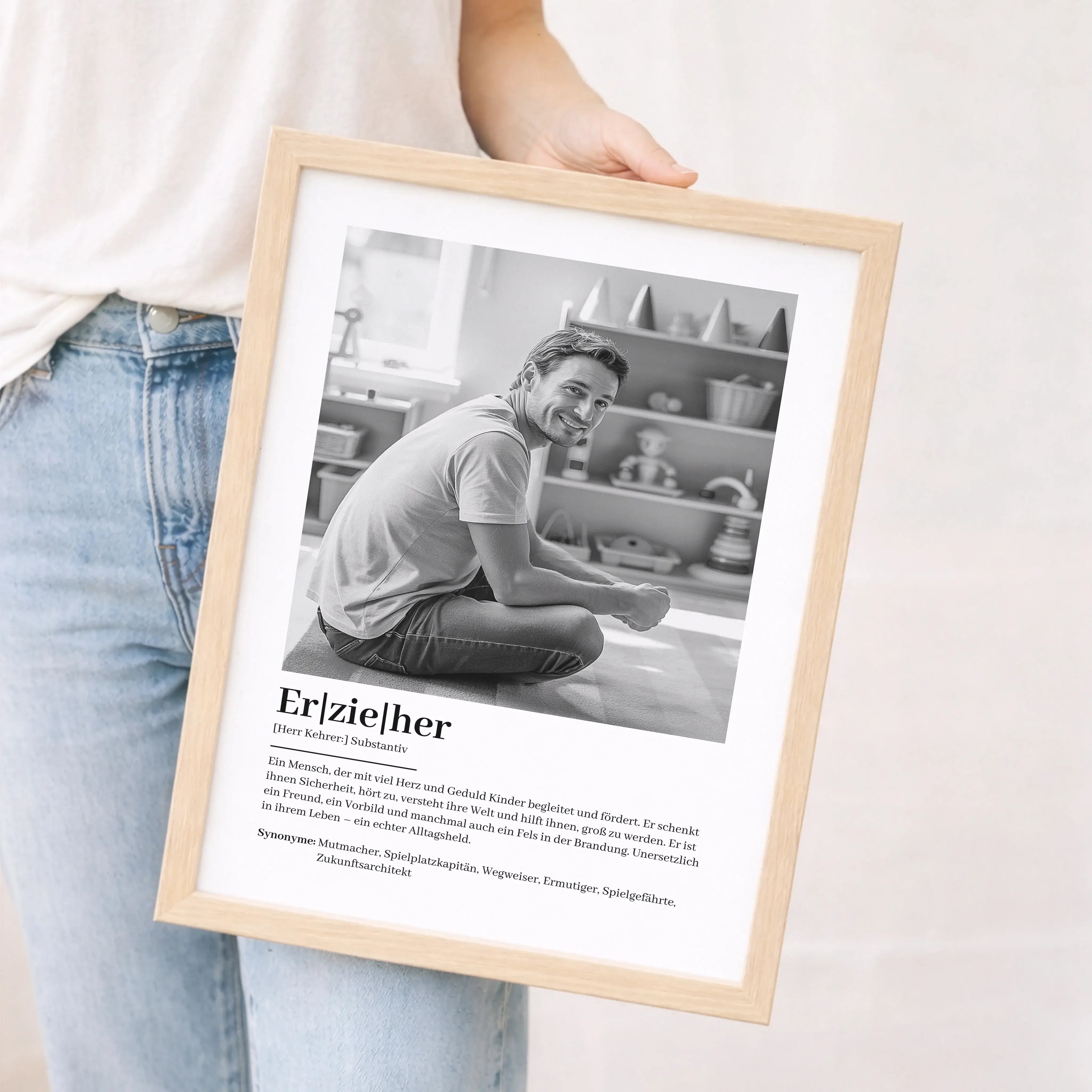 Erzieher Definition Poster mit Foto-Personalisiertes Poster-famprints-Das Erzieher Definition Poster mit Foto ist ein persönliches Geschenk, das Wertschätzung sichtbar macht. Es verbindet eine liebevoll formulierte Definition mit deinem eigenen Foto und s