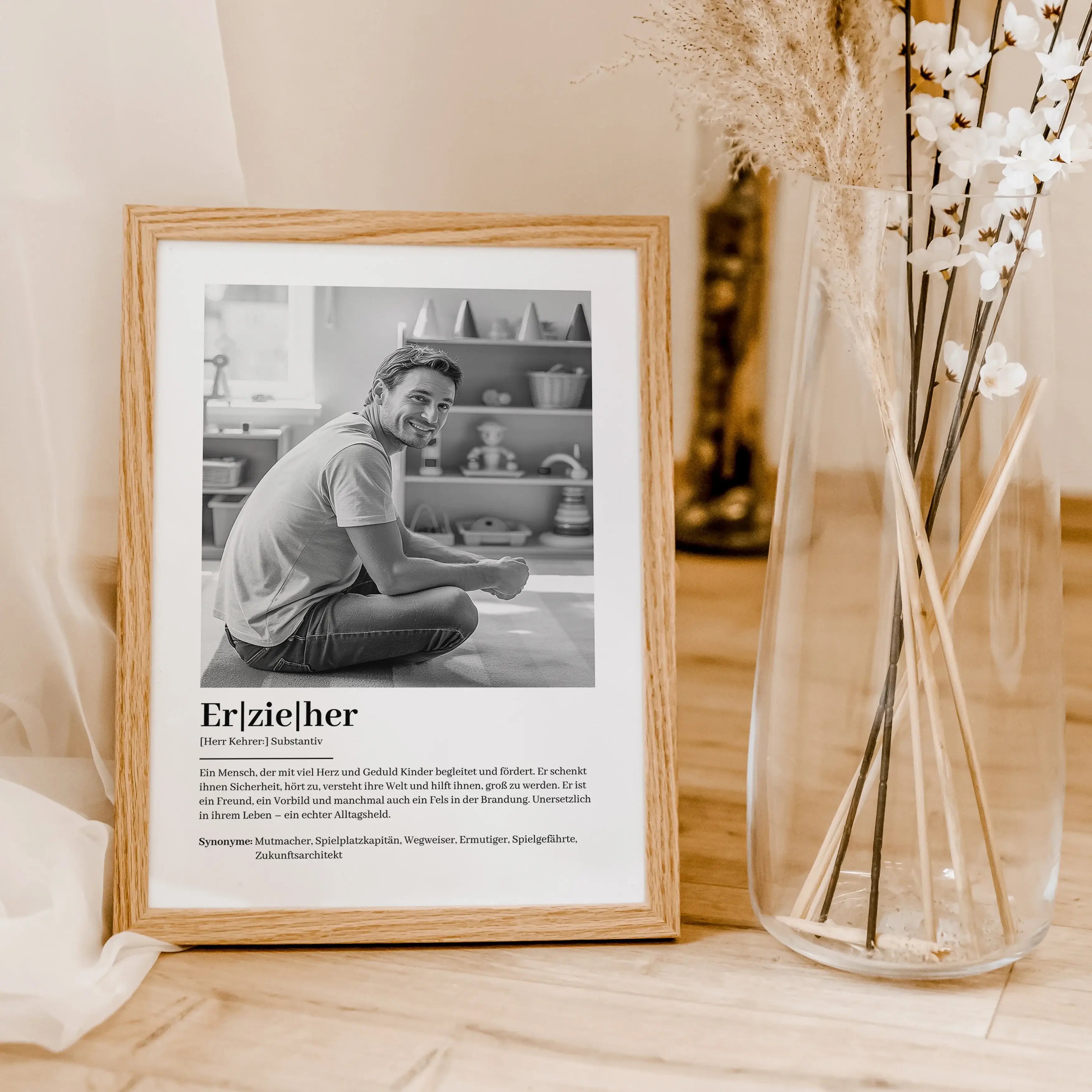 Erzieher Definition Poster mit Foto-Personalisiertes Poster-famprints-Suchst du ein besonderes Geschenk für deinen Erzieher? Unser Erzieher Definition Poster mit Foto ist die perfekte Wahl! Dieses liebevoll gestaltete Poster zeigt auf einzigartige Weise,