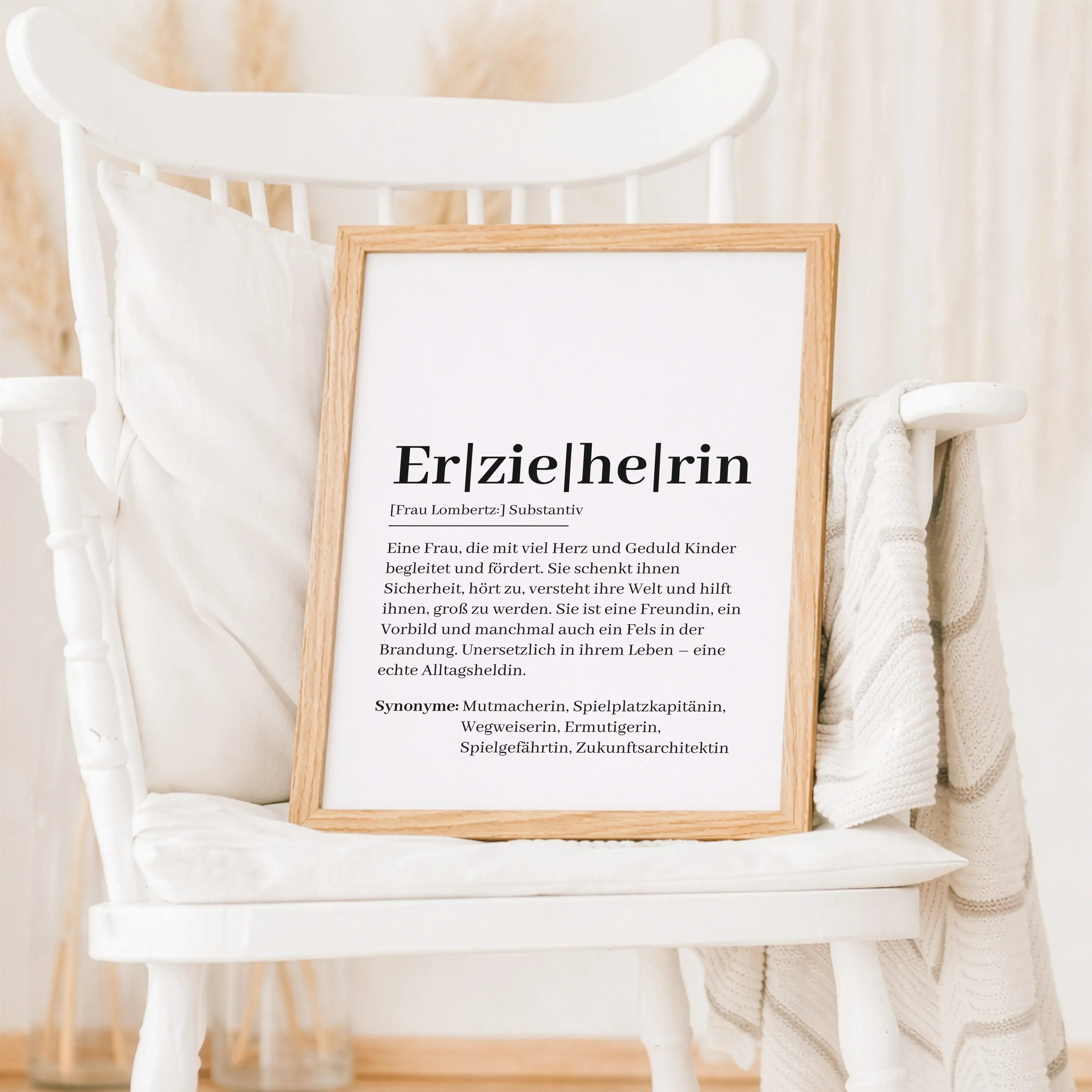 Erzieherin Definition Poster-Personalisiertes Poster-famprints-Du suchst ein persönliches Geschenk für eine Erzieherin, das Wertschätzung zeigt und lange Freude macht? Das Erzieherin Definition Poster von famprints verbindet modernes Design mit einer lieb