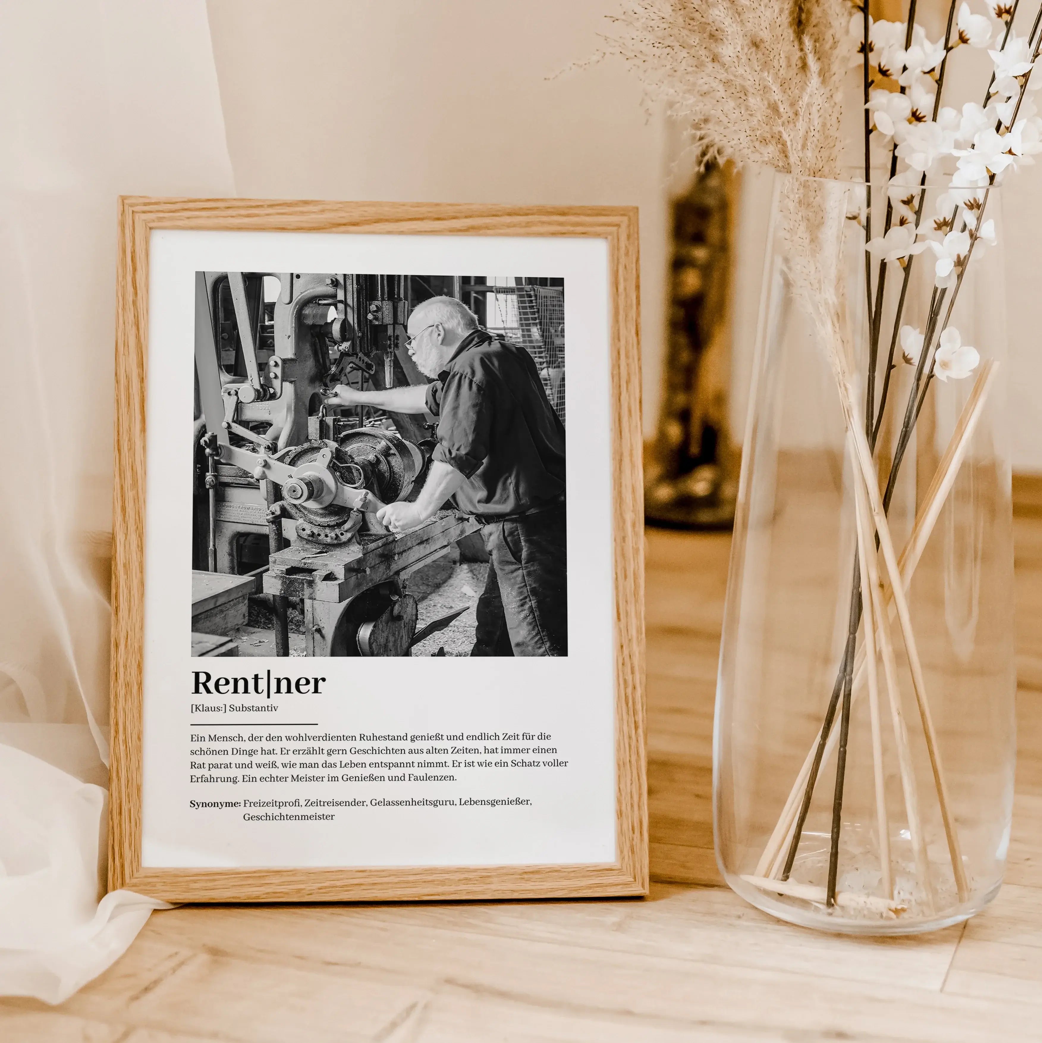 Rentner Definition Poster mit Foto-Personalisiertes Poster-famprints-Suchst du ein einzigartiges Geschenk zum Rentenbeginn? Unser Rentner Definition Poster mit Foto ist die perfekte Wahl! Dieses liebevoll gestaltete Poster zeigt auf humorvolle und herzlic
