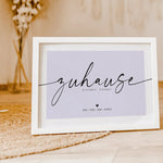 Poster Zuhause No1-famprints-Personalisiertes Poster-Entdecke unser Zuhause Poster, das deinem neuen Lebensabschnitt einen ganz individuellen Rahmen verleiht. Dieses liebevoll gestaltete Bild Zuhause ist mehr als nur ein dekoratives Element; es wird zum e