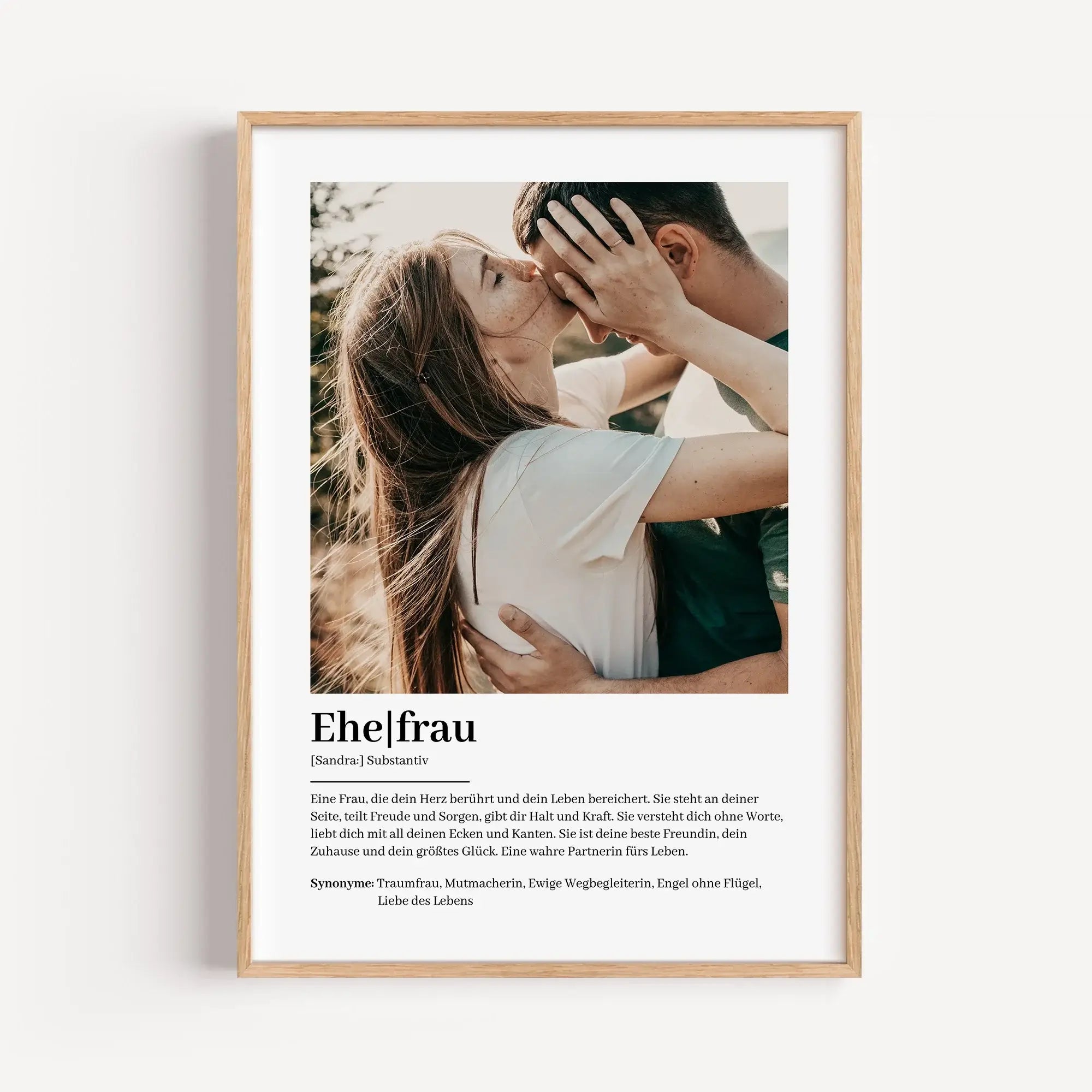 Ehefrau Definition Poster mit Foto-Personalisiertes Poster-famprints-Das Ehefrau Definition Poster mit Foto ist eine persönliche Art, deiner Frau zu zeigen, was sie dir bedeutet. Du gestaltest das Poster individuell mit einem Foto, ihrem Namen und einem T
