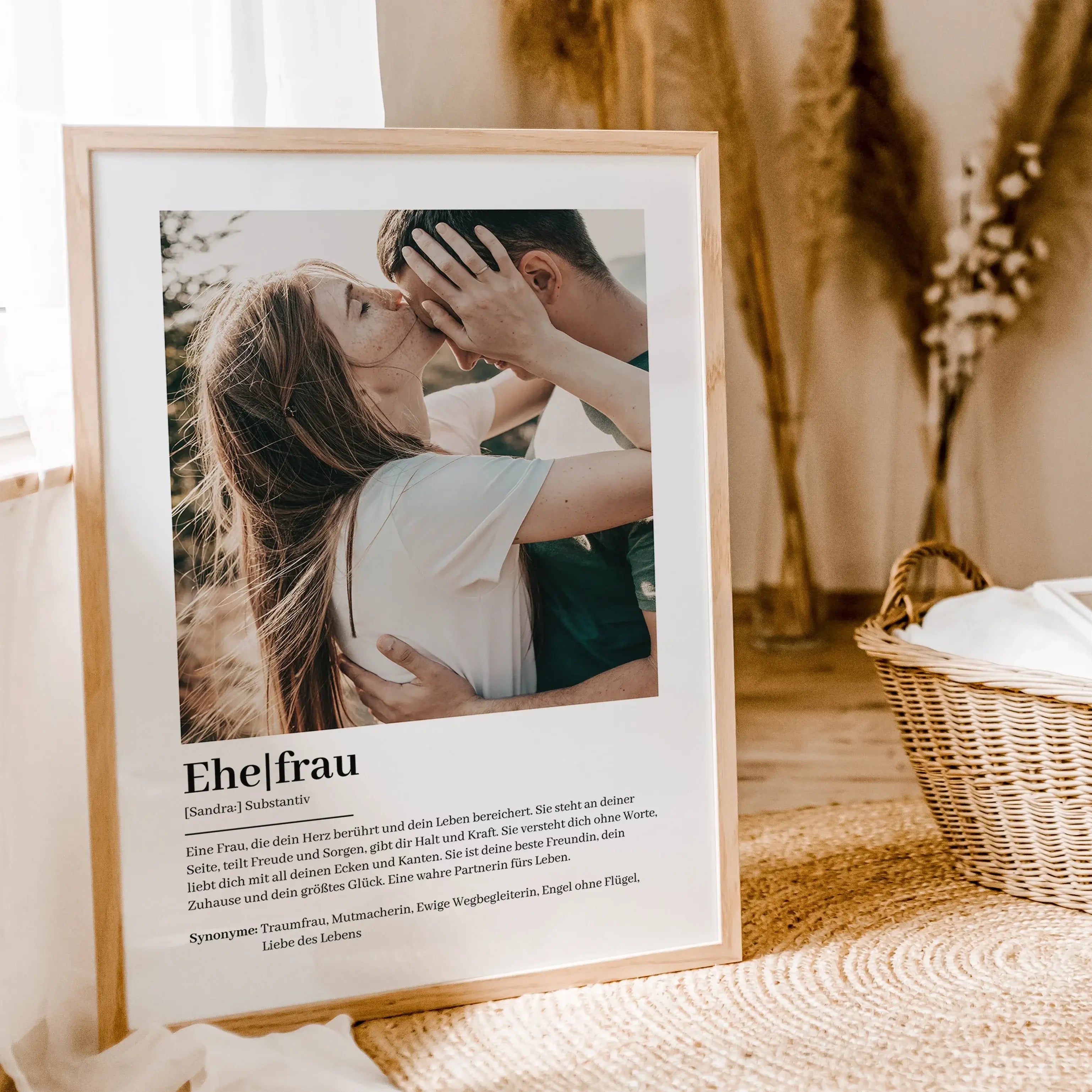 Ehefrau Definition Poster mit Foto-Personalisiertes Poster-famprints-Das Ehefrau Definition Poster mit Foto zeigt auf liebevolle und persönliche Weise, wie einzigartig deine Ehefrau ist. Dieses individuell gestaltbare Poster kannst du mit dem Namen und ei