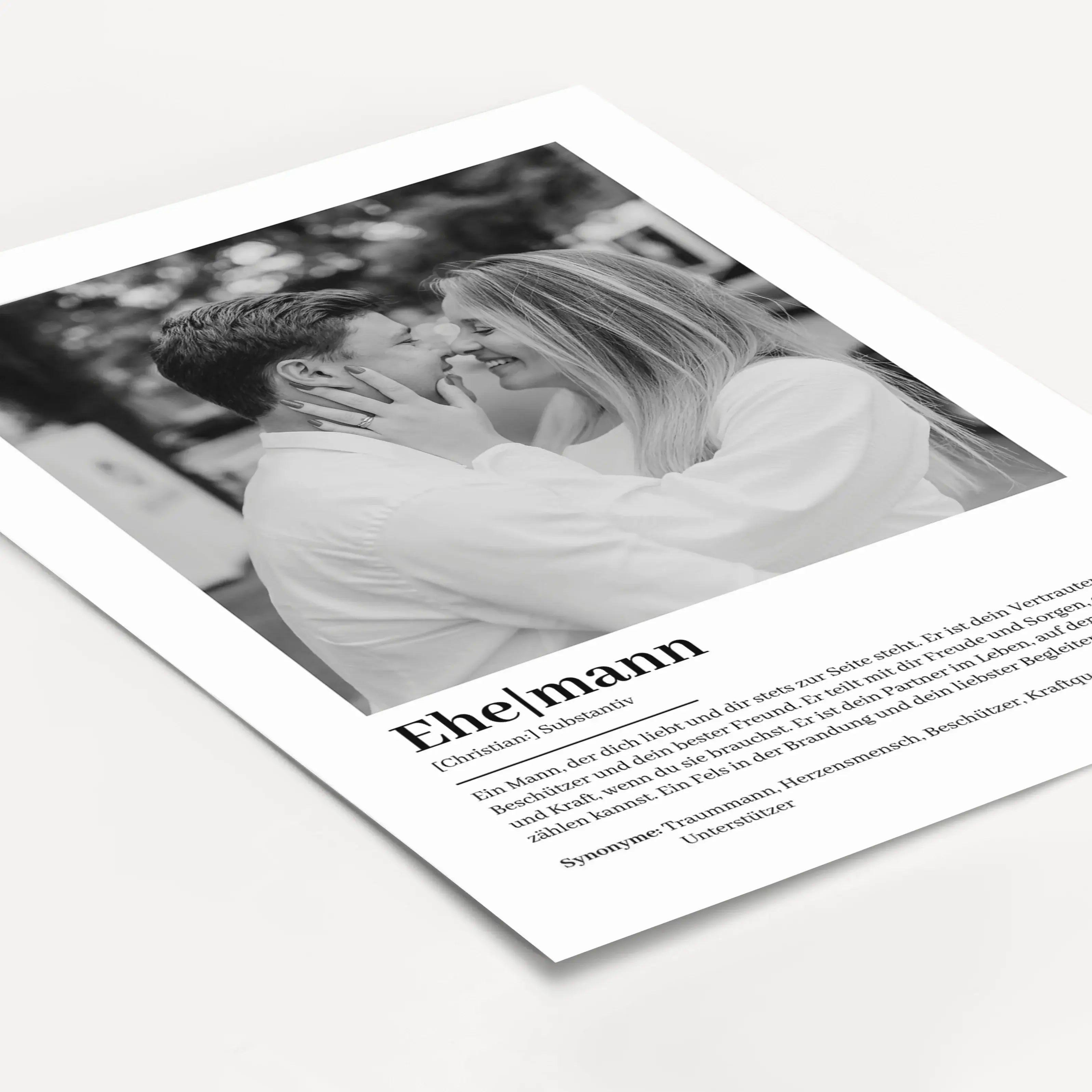 Ehemann Definition Poster mit Foto-Personalisiertes Poster-famprints-Suchst du nach einem einzigartigen Geschenk für deinen Liebsten? Unser Ehemann Definition Poster mit Foto ist die perfekte Wahl! Dieses liebevoll gestaltete Poster zeigt auf besondere We
