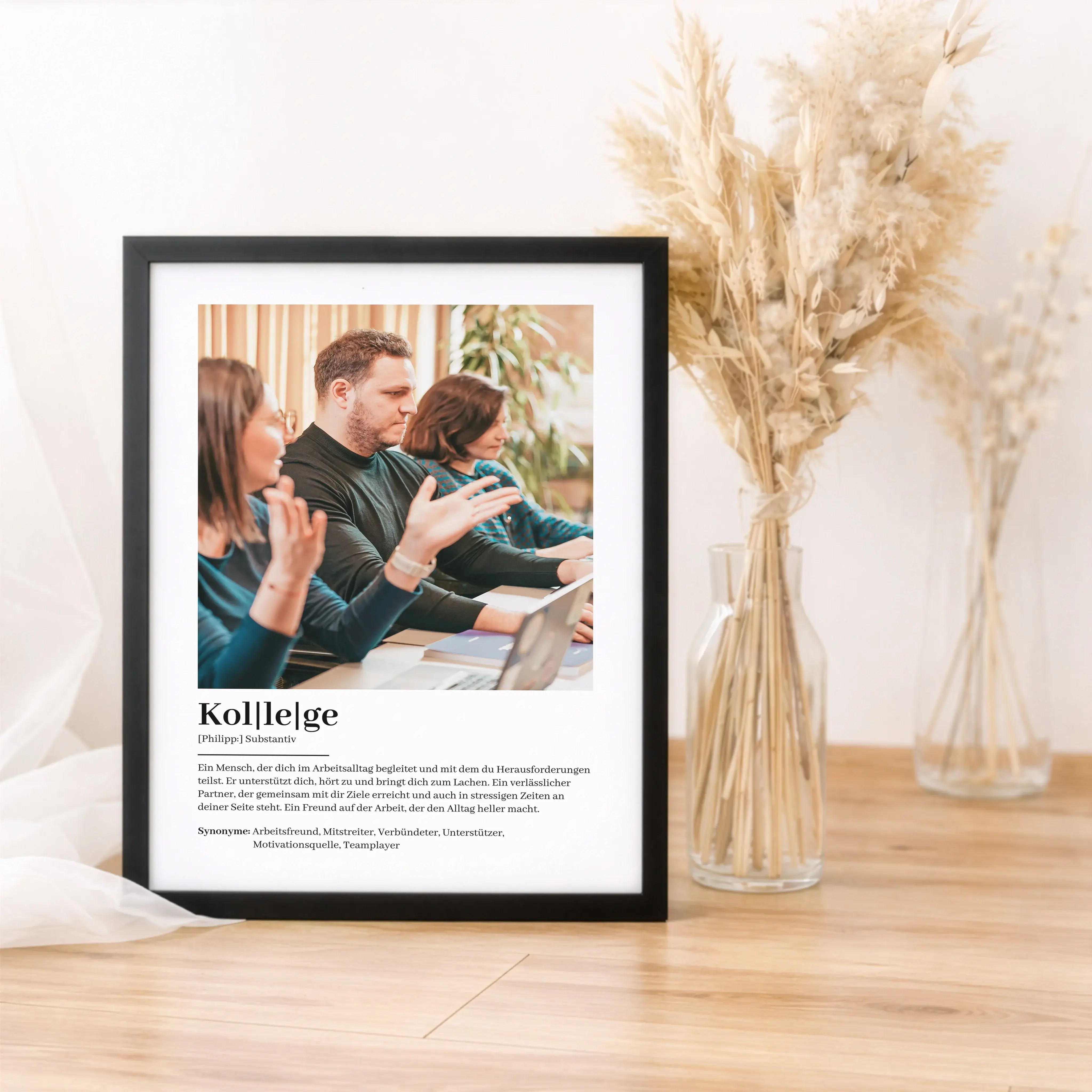 Kollege Definition Poster mit Foto-Personalisiertes Poster-famprints-Das Kollege Definition Poster mit Foto ist eine persönliche Art, Danke zu sagen und echte Wertschätzung zu zeigen. Bei famprints gestaltest du ein individuelles Poster, das deinen Kolleg