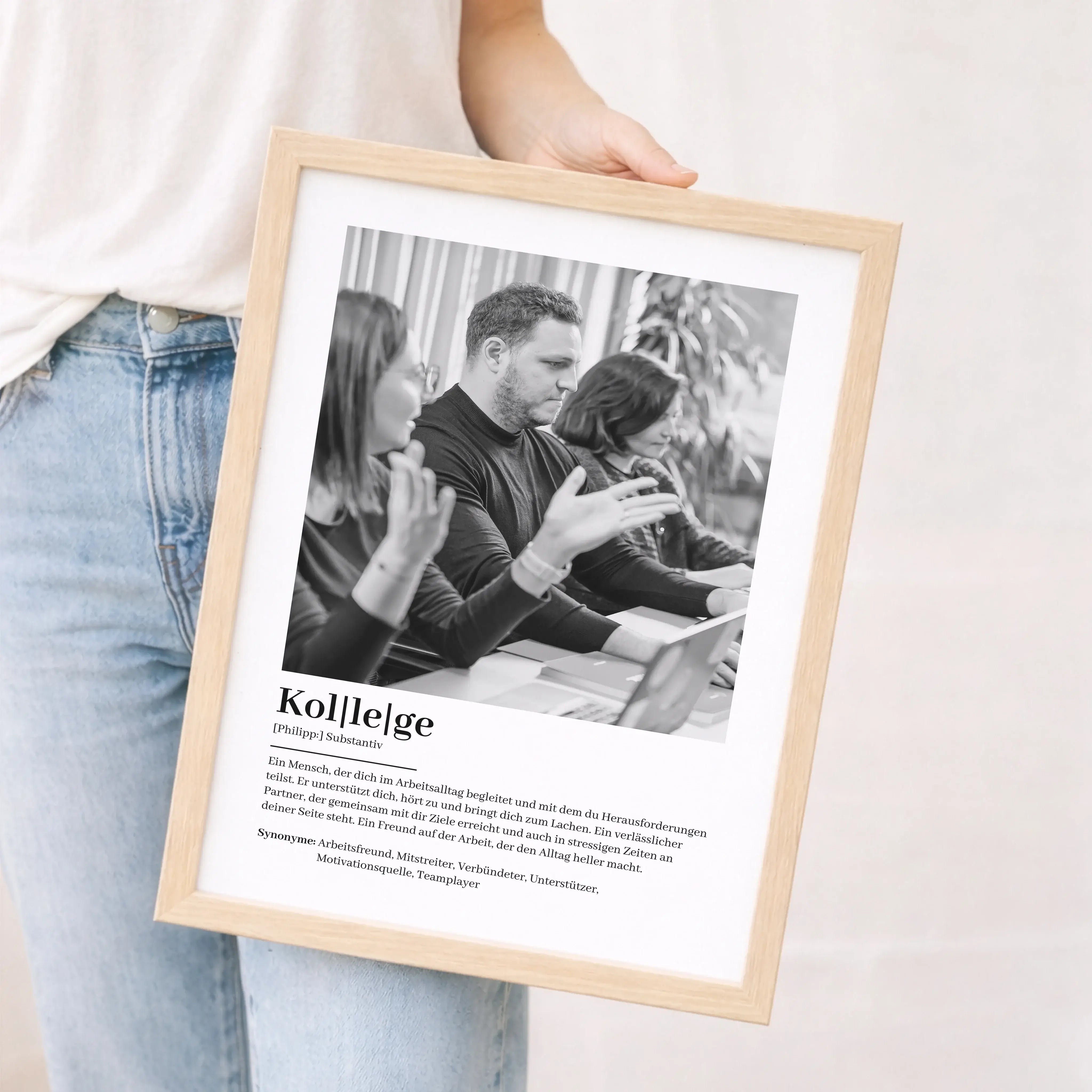 Kollege Definition Poster mit Foto-Personalisiertes Poster-famprints-Das Kollege Definition Poster mit Foto ist eine persönliche Art, Danke zu sagen und echte Wertschätzung zu zeigen. Bei famprints gestaltest du ein individuelles Poster, das deinen Kolleg
