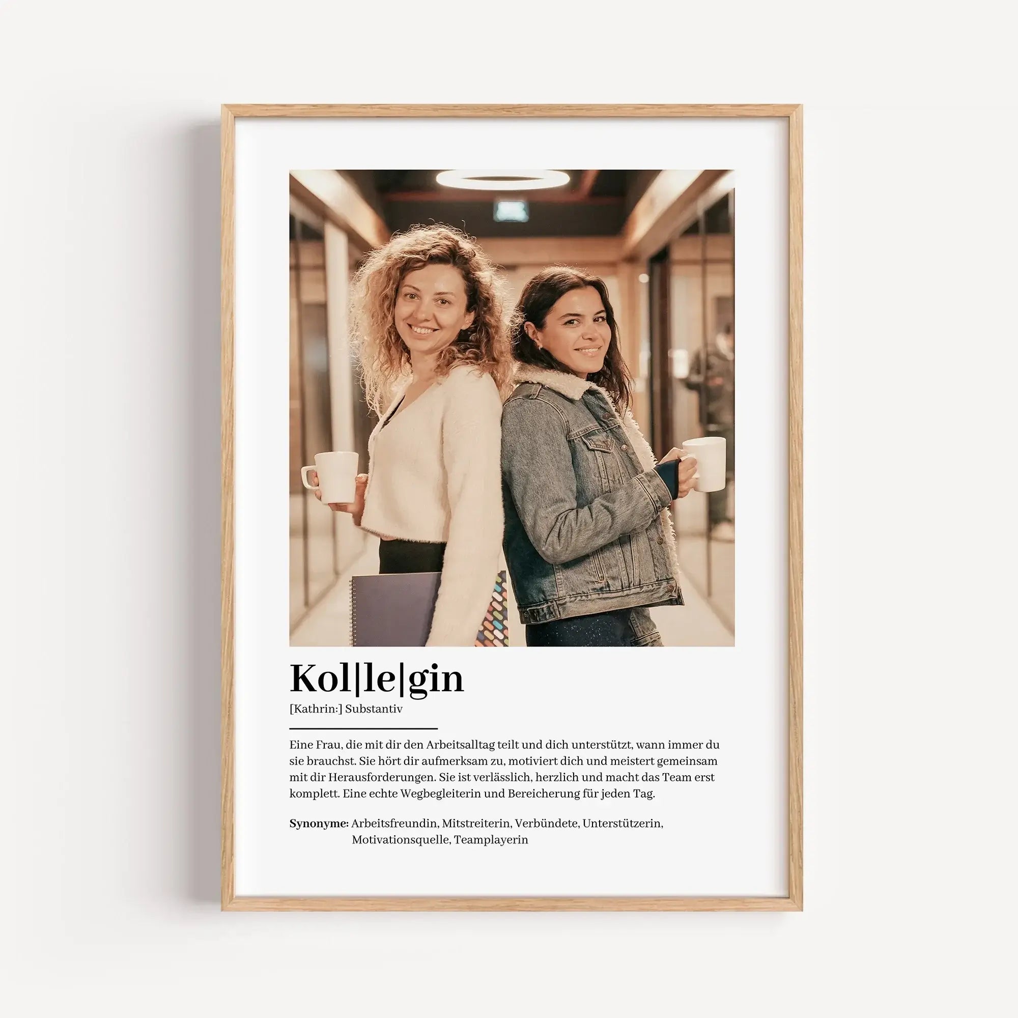Kollegin Definition Poster mit Foto-Personalisiertes Poster-famprints-Kollegin Definition Poster mit Foto ist eine persönliche Geschenkidee für den Arbeitsplatz und darüber hinaus. Dieses Poster verbindet eine liebevoll formulierte Definition mit einem ei