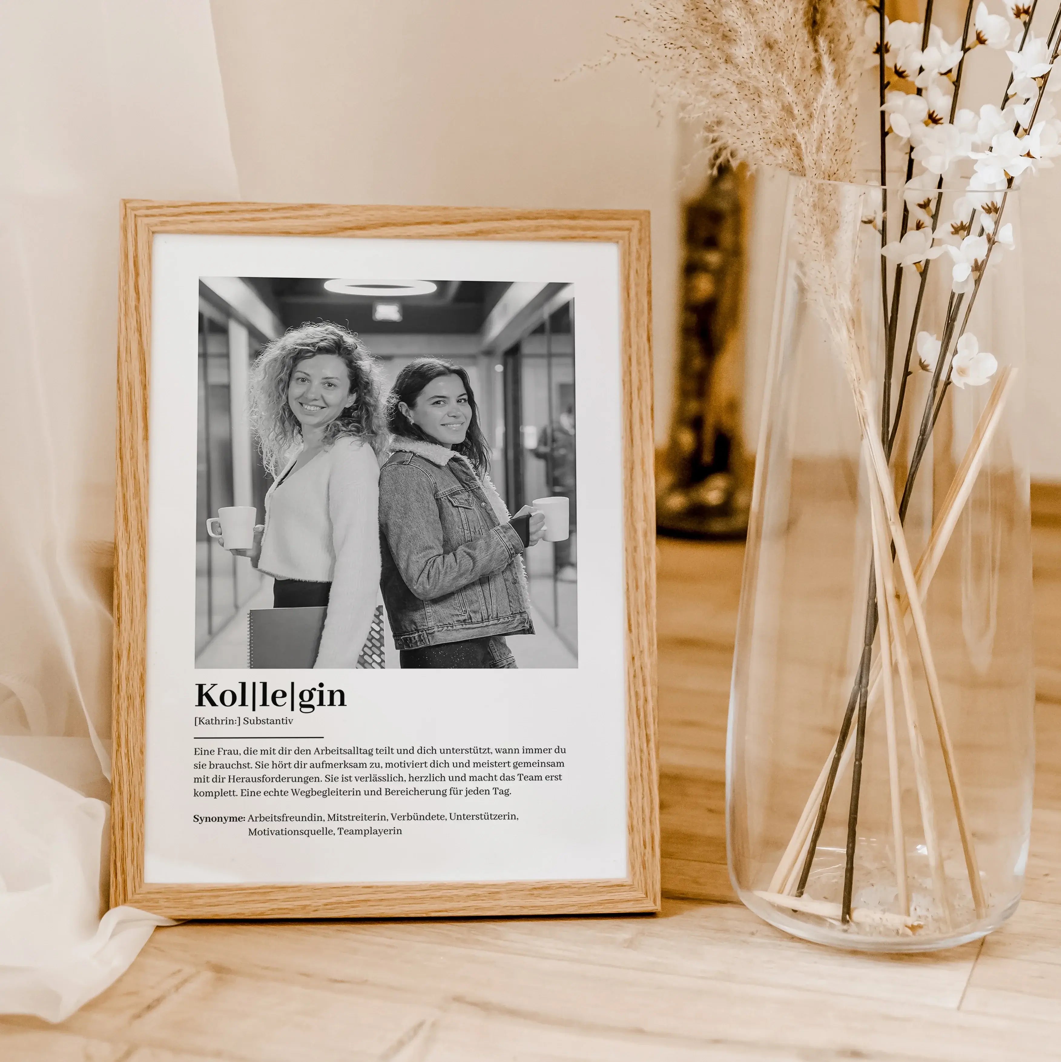 Kollegin Definition Poster mit Foto-Personalisiertes Poster-famprints-Das Kollegin Definition Poster mit Foto ist das perfekte personalisierte Geschenk für deine Kollegin. Dieses liebevoll gestaltete Poster zeigt auf einzigartige Weise, wie besonders dein