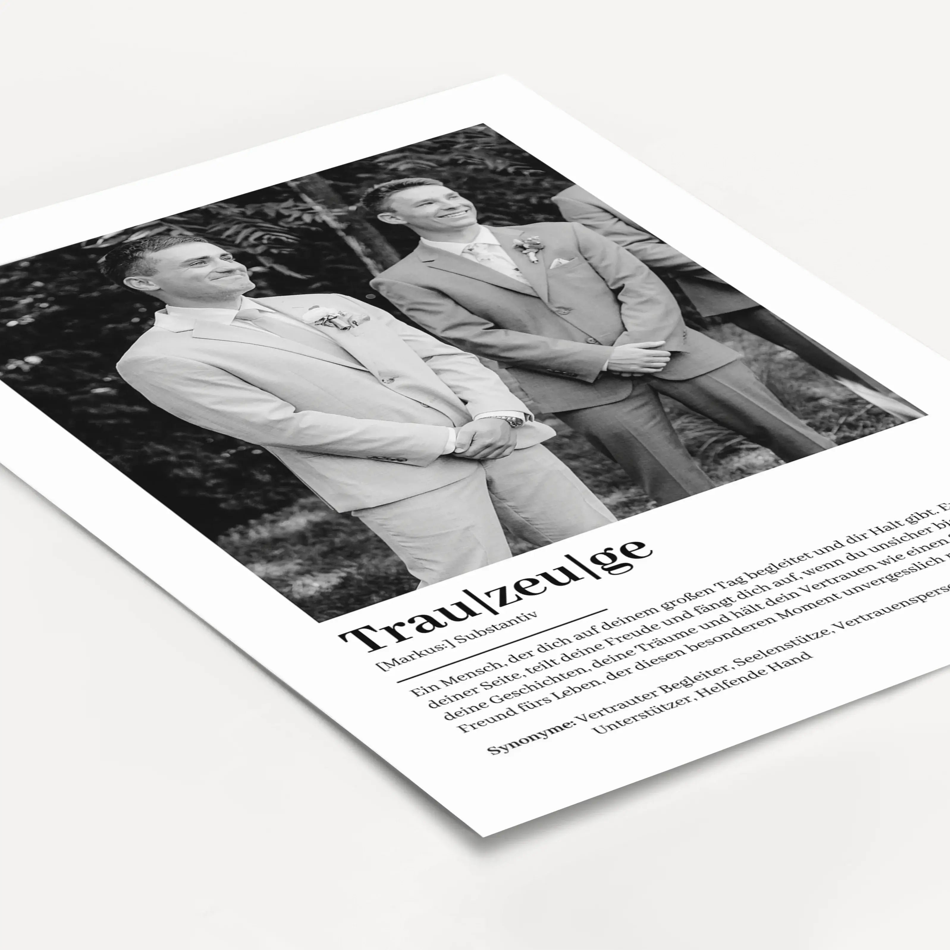 Trauzeuge Definition Poster mit Foto-Personalisiertes Poster-famprints-Das Trauzeuge Definition Poster mit Foto ist ein persönliches Geschenk, das deinem Trauzeugen zeigt, wie wichtig seine Rolle an eurer Hochzeit ist. Du hältst damit nicht nur einen beso