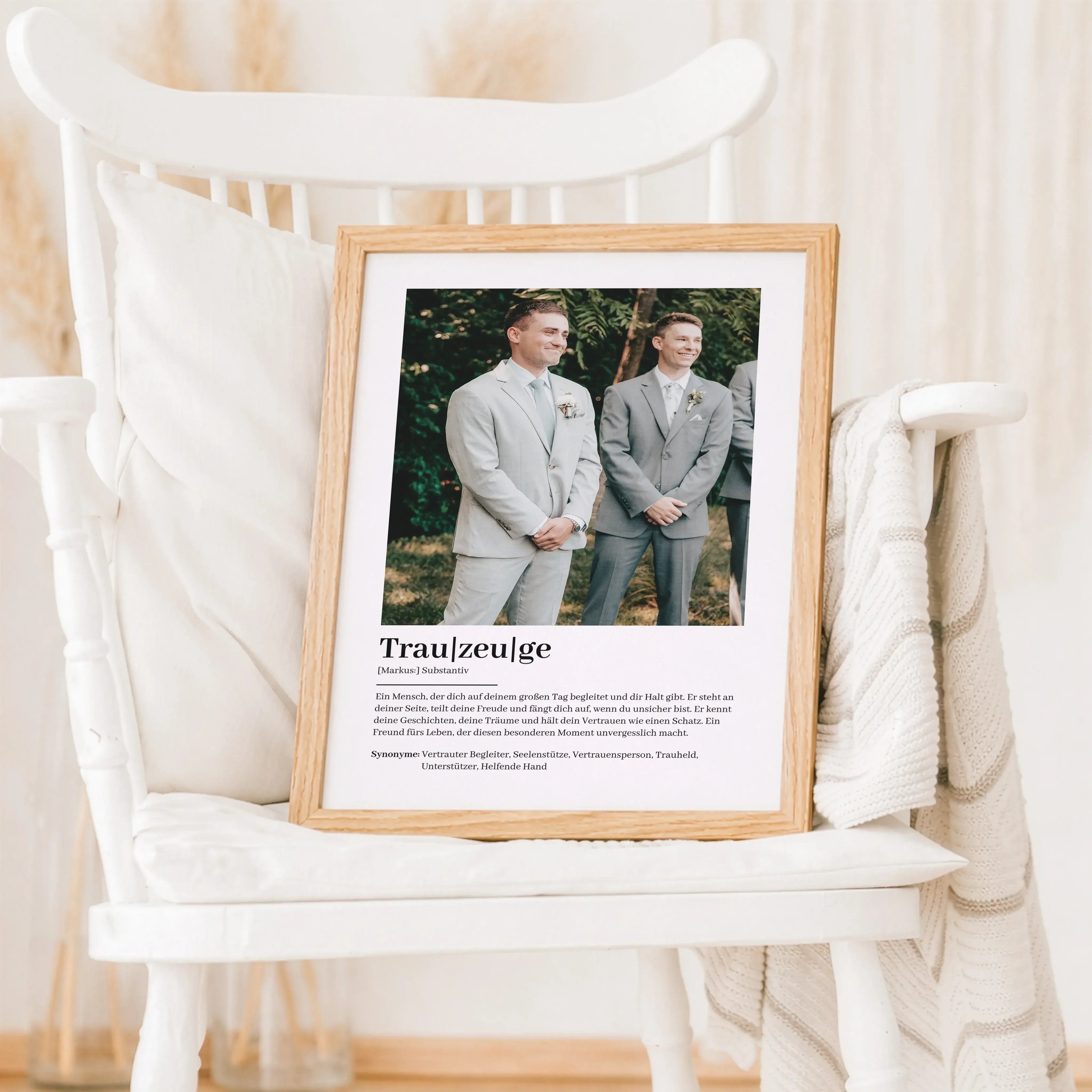 Trauzeuge Definition Poster mit Foto-Personalisiertes Poster-famprints-Das Trauzeuge Definition Poster mit Foto ist ein persönliches Geschenk, das deinem Trauzeugen zeigt, wie wichtig seine Rolle an eurer Hochzeit ist. Du hältst damit nicht nur einen beso
