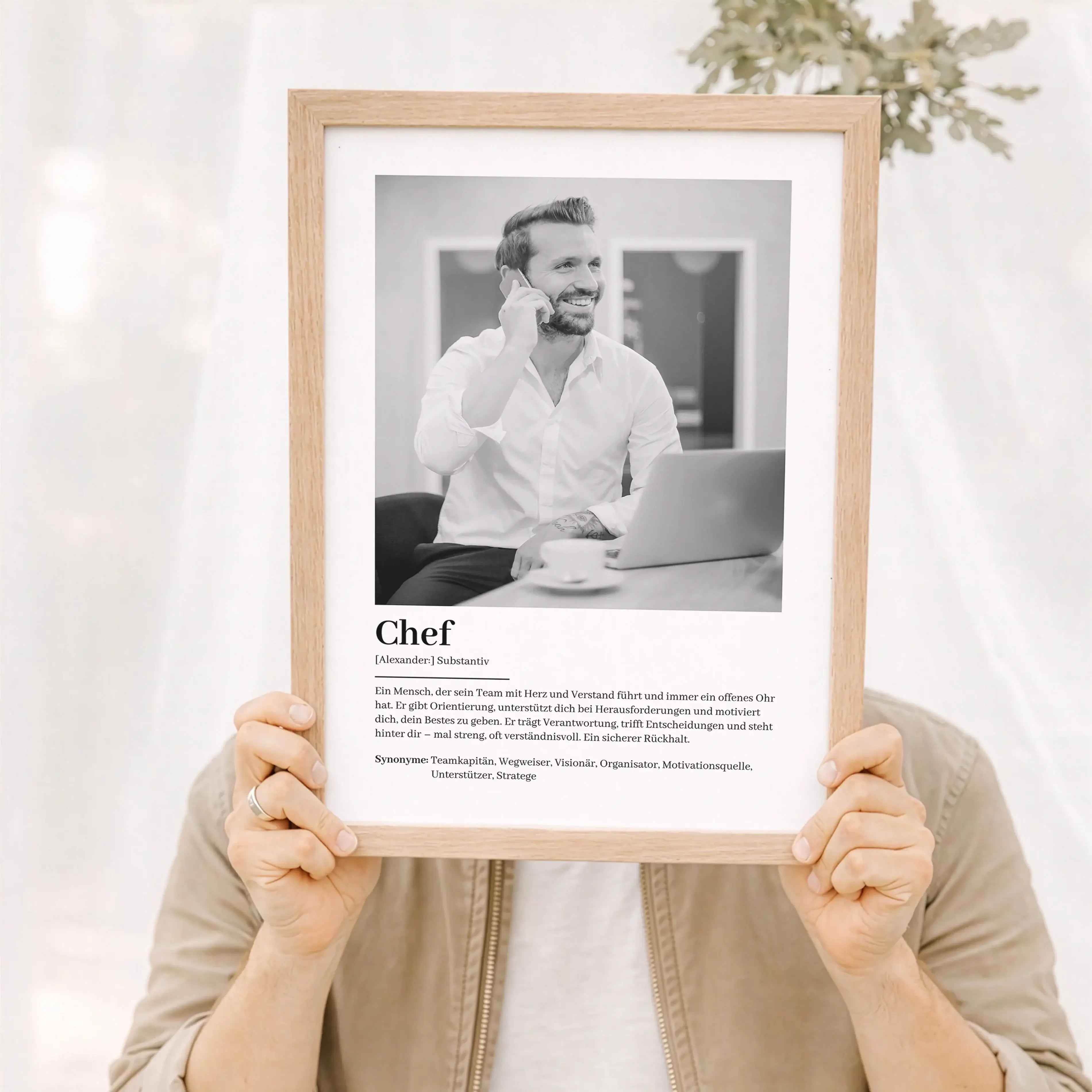 Chef Definition Poster mit Foto-Personalisiertes Poster-famprints-Das Chef Definition Poster mit Foto ist ein persönliches Geschenk, das Wertschätzung zeigt und im Alltag sichtbar bleibt. Bei famprints gestaltest du ein individuelles Poster für deinen Che