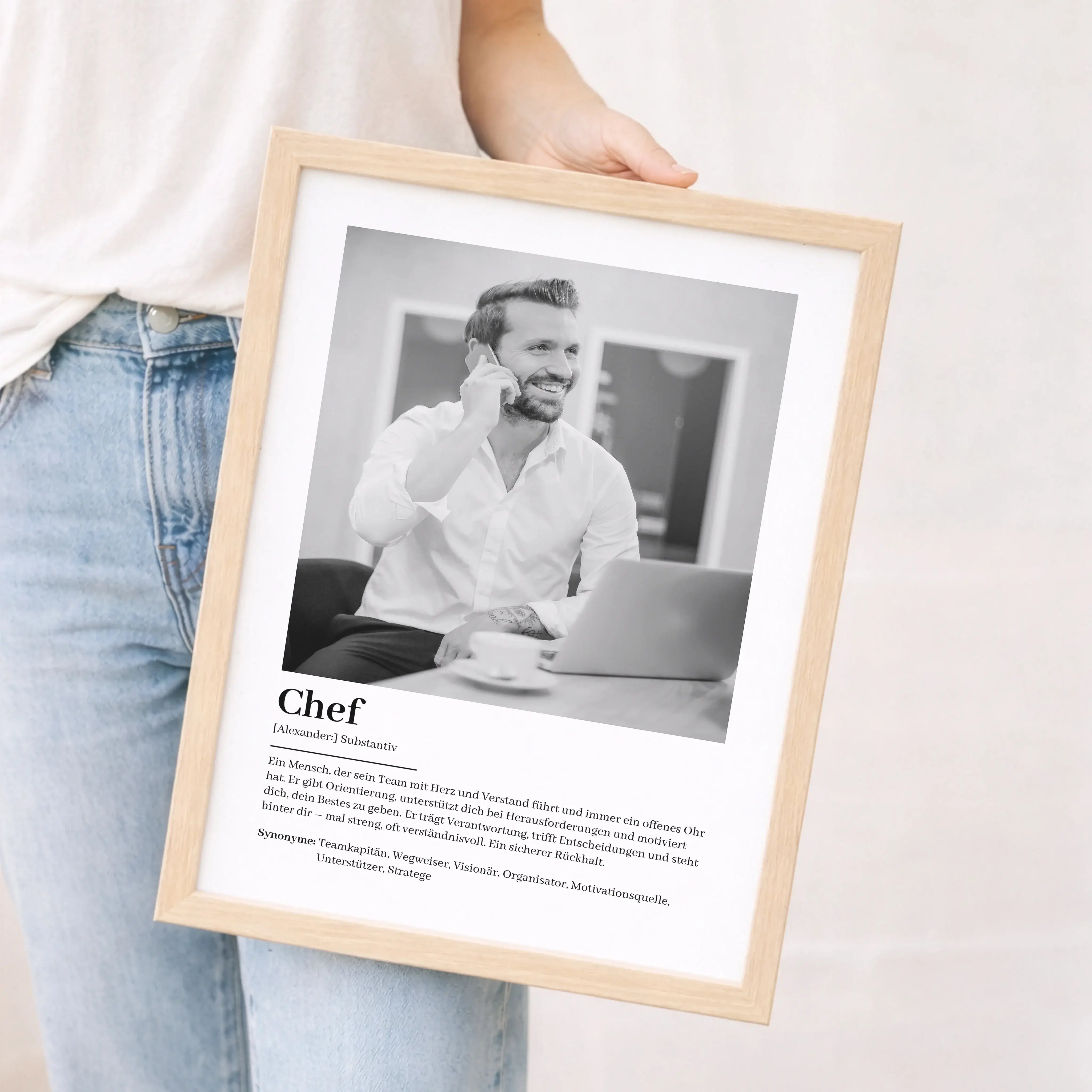 Chef Definition Poster mit Foto-Personalisiertes Poster-famprints-Das Chef Definition Poster mit Foto ist ein persönliches Geschenk, das Wertschätzung zeigt und im Alltag sichtbar bleibt. Bei famprints gestaltest du ein individuelles Poster für deinen Che