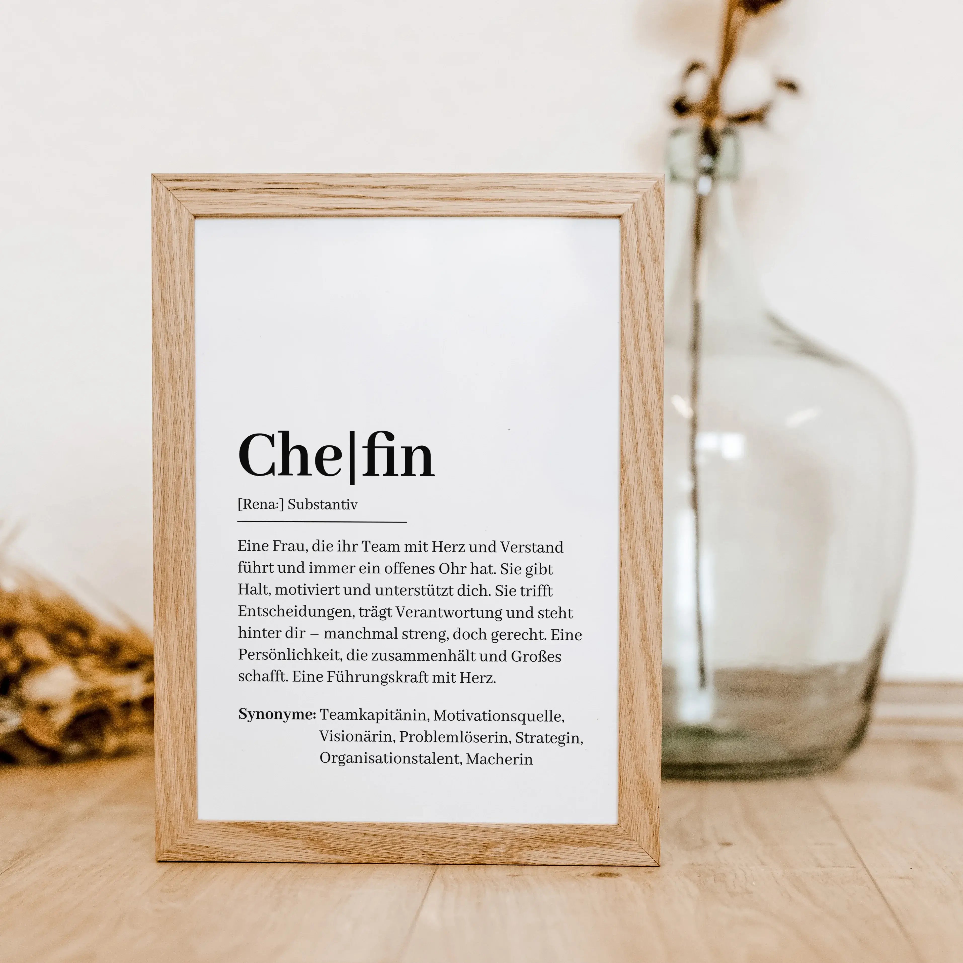 Chefin Definition Poster-Personalisiertes Poster-famprints-Suchst du nach einem einzigartigen Geschenk für deine Chefin? Unser Chefin Definition Poster ist die perfekte Wahl! Dieses liebevoll gestaltete Poster zeigt auf charmante Weise, was eine Chefin au