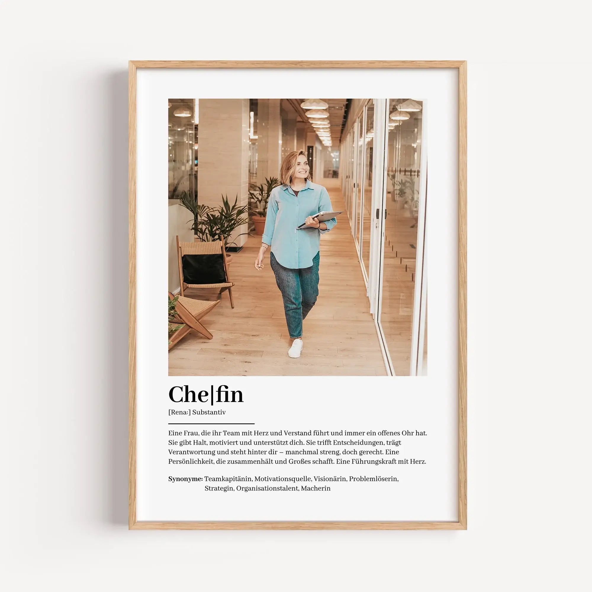 Chefin Definition Poster mit Foto-Personalisiertes Poster-famprints-Suchst du nach einem besonderen Geschenk für deine Chefin? Unser Chefin Definition Poster mit Foto ist die perfekte Wahl! Dieses liebevoll gestaltete Poster zeigt auf einzigartige Weise,