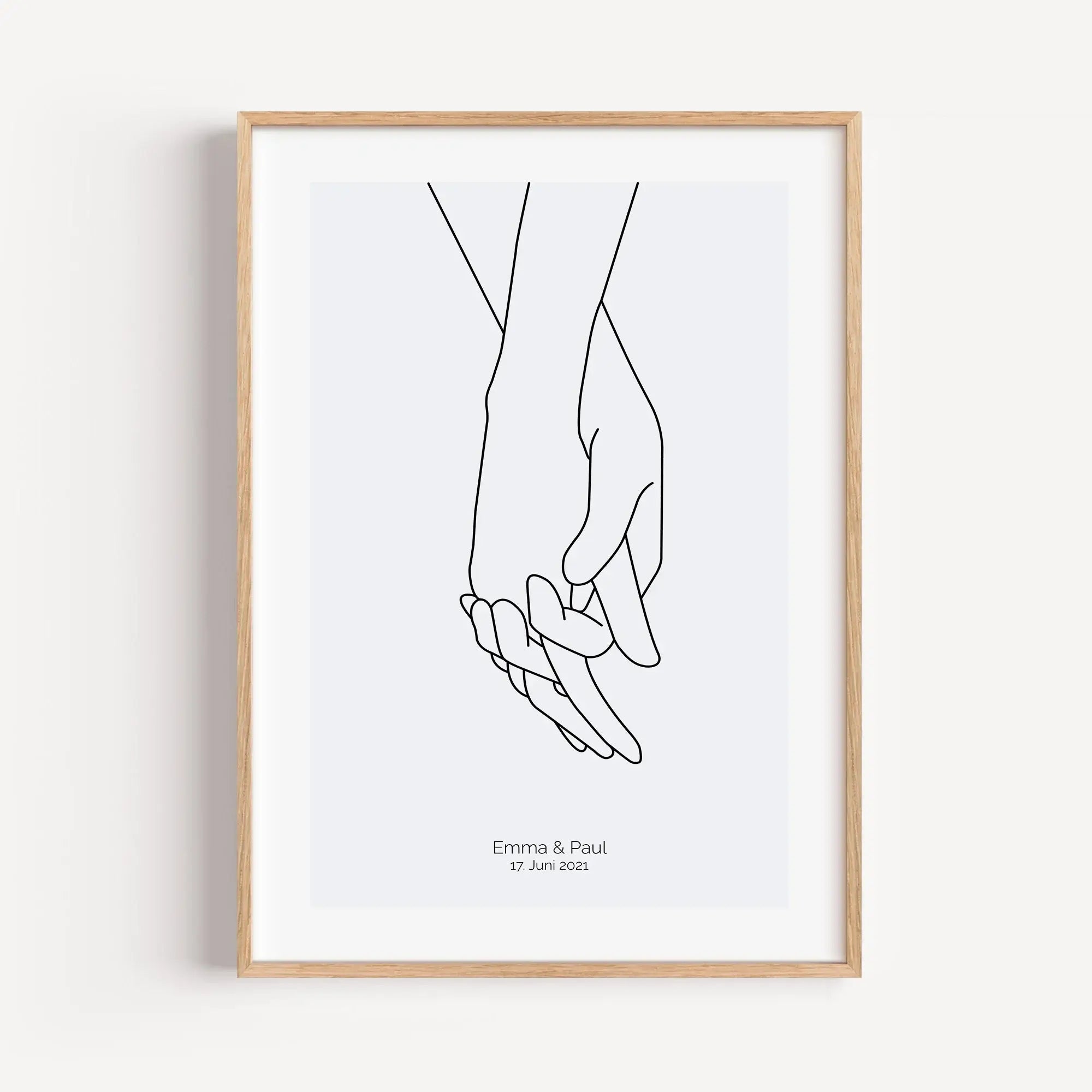 Poster 'Hände Line Art'-Personalisiertes Poster-famprints-Das Poster 'Hände Line Art' von famprints ist eine ruhige, moderne Wanddekoration, die Verbundenheit auf reduzierte Weise zeigt. Die feine Linienzeichnung zweier ineinandergreifender Hände wirkt ze