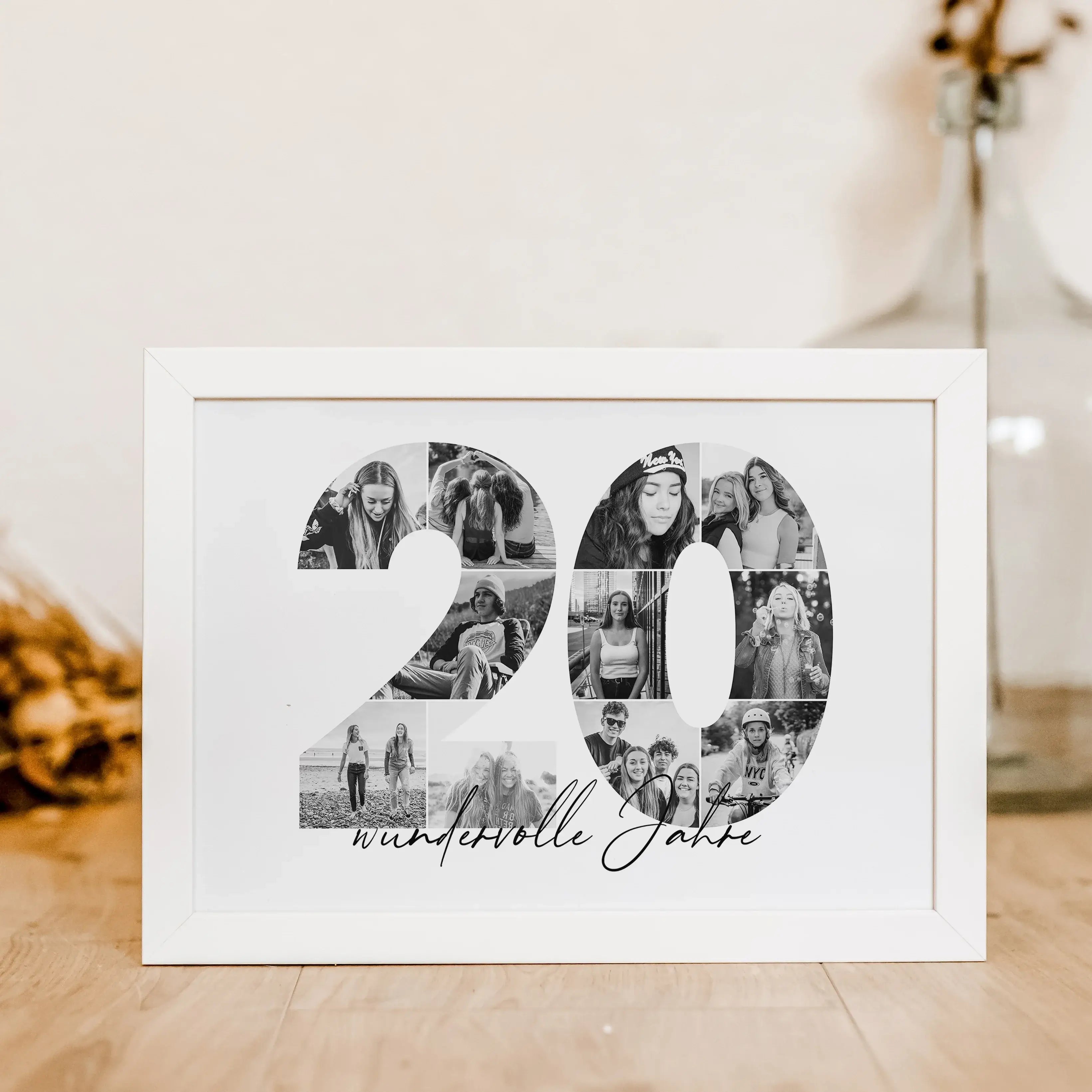 Foto Poster 20 Jahre - Personalisiertes Poster - famprints - Feiere besondere Momente mit unserem einzigartigen Foto Poster 20 – das perfekte personalisierte Geschenk für Geburtstage, Hochzeitstage oder Jubiläen! Die große Zahl „20“ auf dem Poster kannst