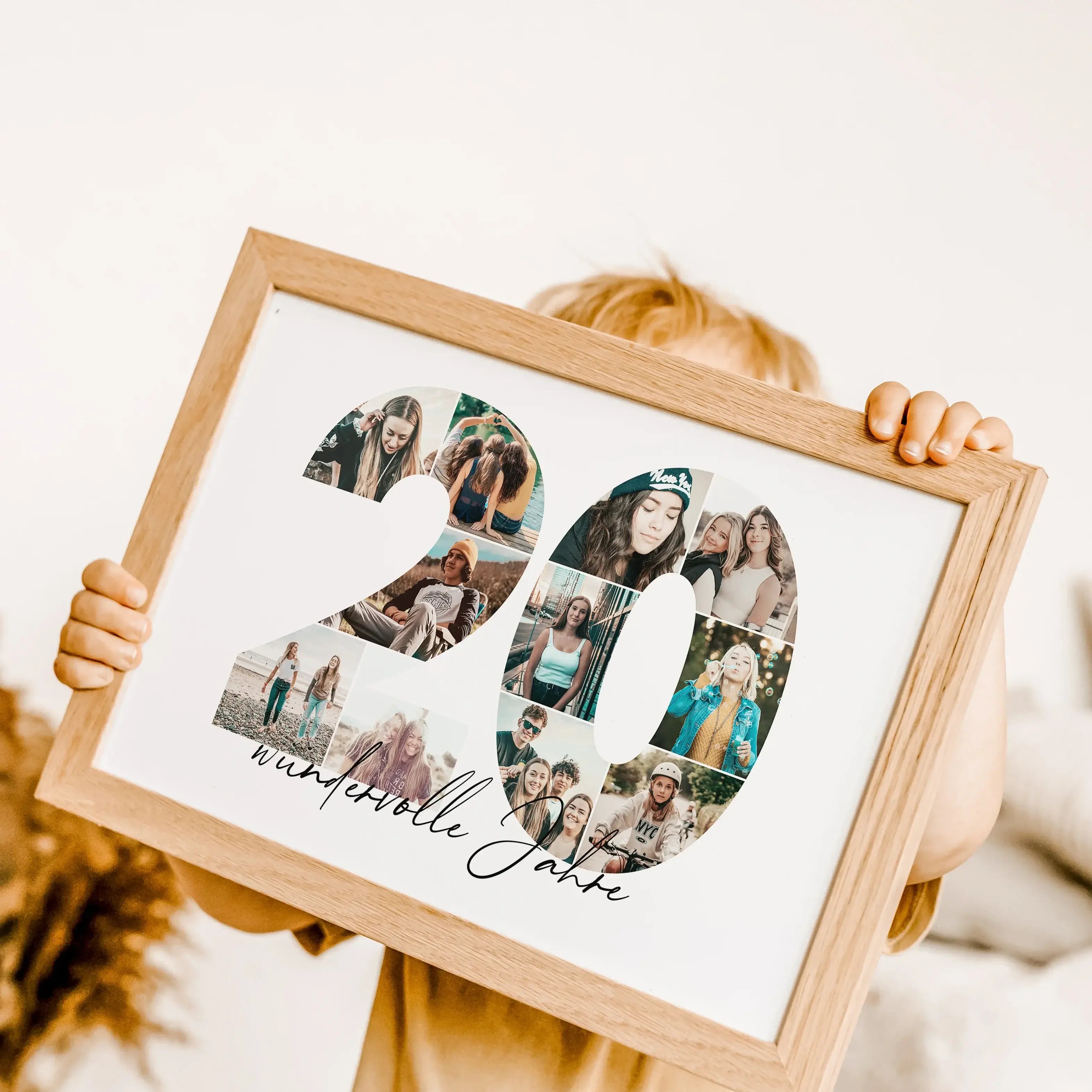 Foto Poster 20 Jahre - Personalisiertes Poster - famprints - Feiere besondere Momente mit unserem einzigartigen Foto Poster 20 – das perfekte personalisierte Geschenk für Geburtstage, Hochzeitstage oder Jubiläen! Die große Zahl „20“ auf dem Poster kannst