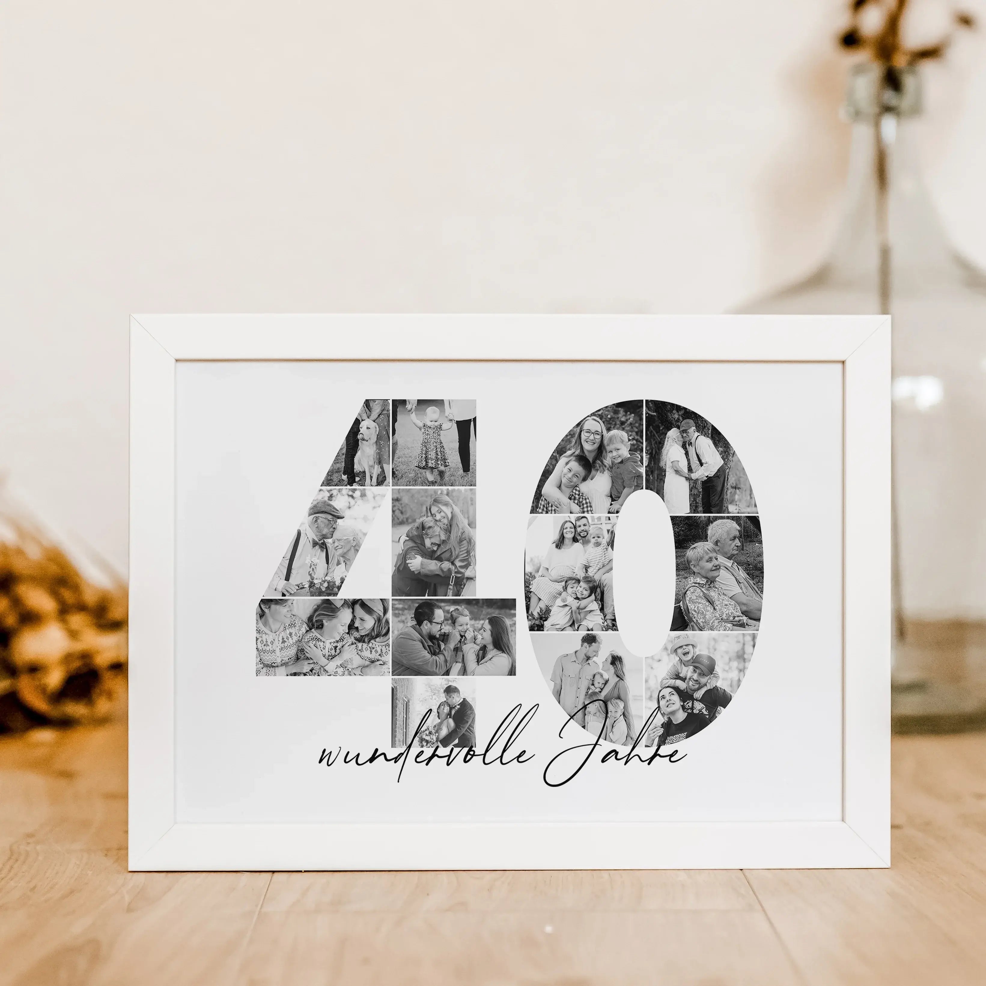 Foto Poster 40 Jahre - Personalisiertes Poster - famprints - Feiere besondere Momente mit unserem einzigartigen Foto Poster 40 – das perfekte personalisierte Geschenk für Geburtstag, Hochzeitstag oder Jubiläum! Die große Zahl 40 wird mit deinen persönlich