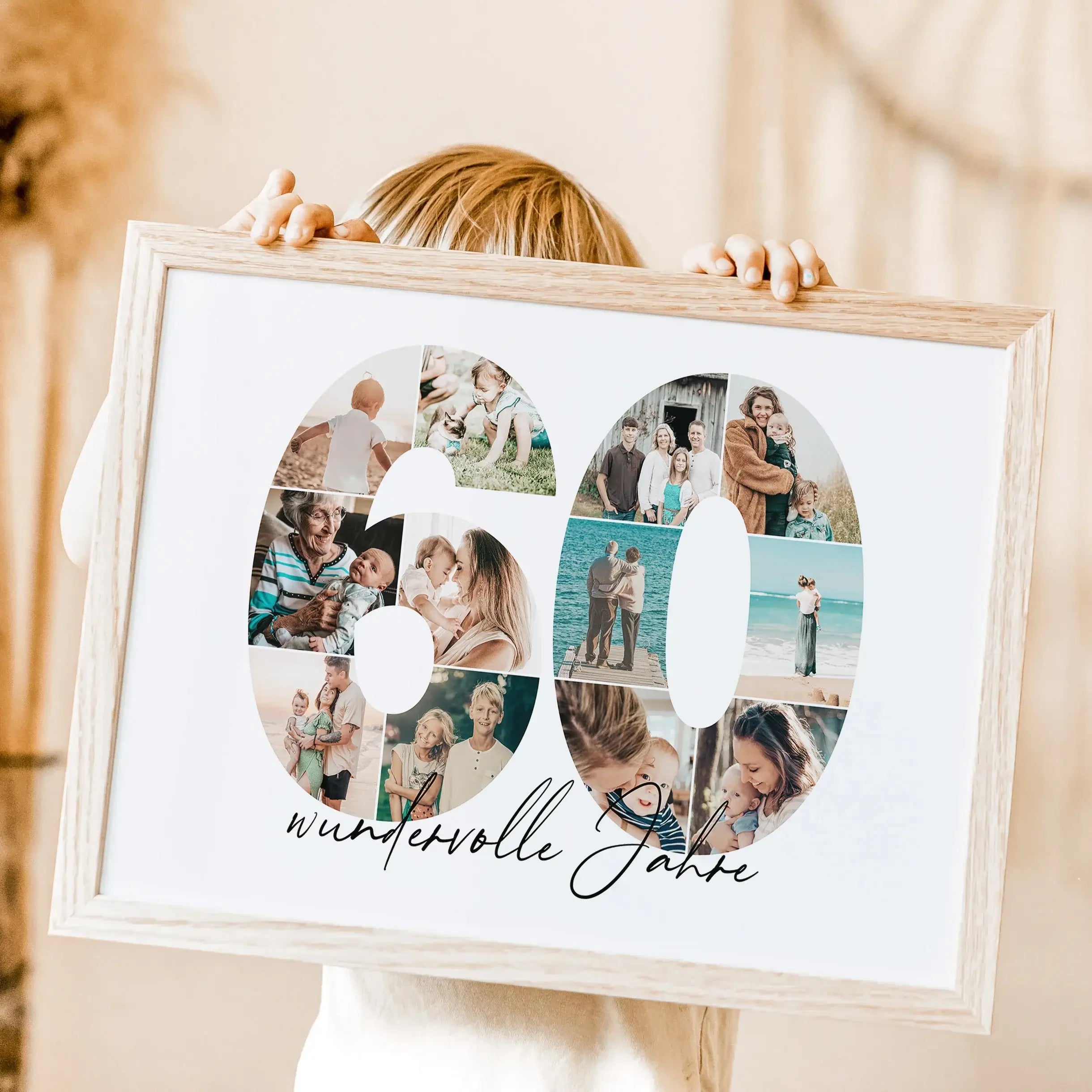 Foto Poster 60 Jahre - Personalisiertes Poster - famprints - Feiere besondere Momente mit unserem einzigartigen Foto Poster 60 – das perfekte personalisierte Geschenk zum 60. Geburtstag, Hochzeitstag oder Jubiläum! Die große „60“ auf dem Poster ist mit de