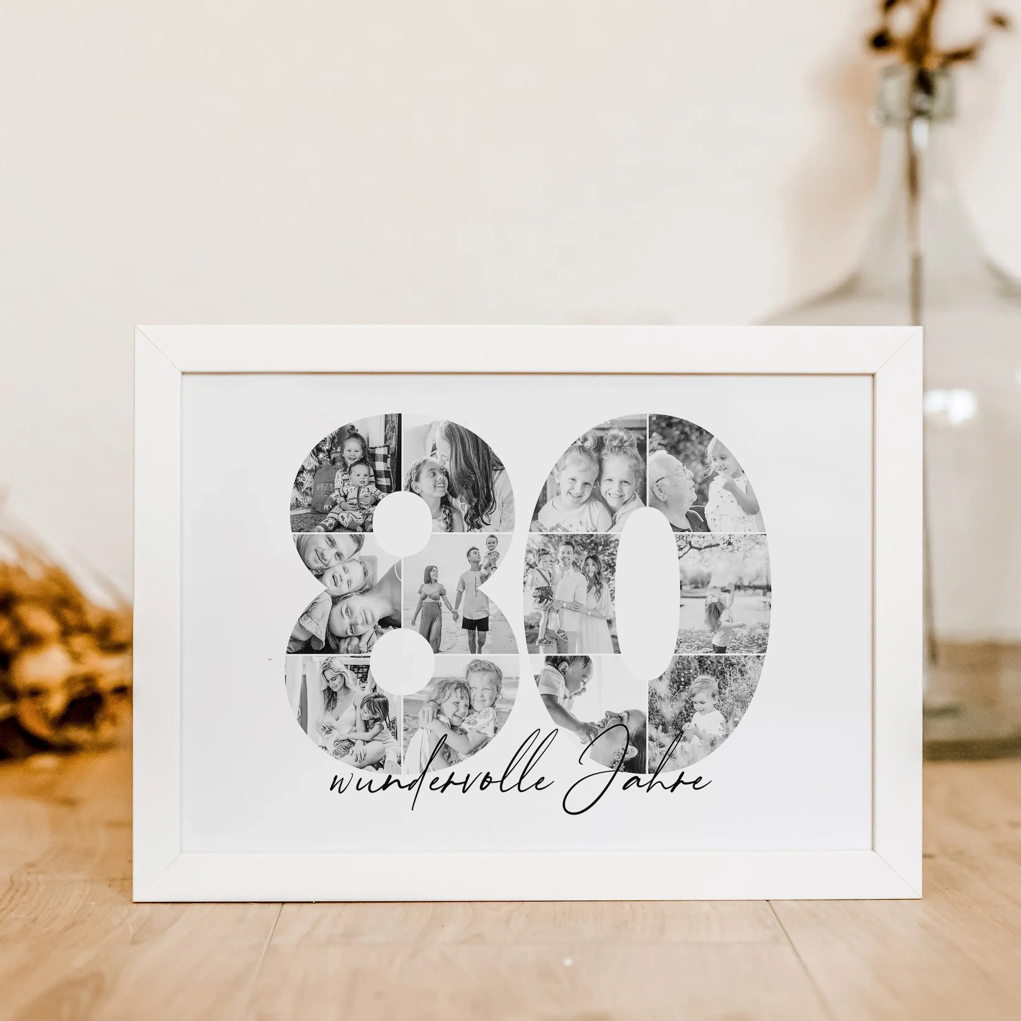 Foto Poster 80 Jahre - Personalisiertes Poster - famprints - Feiere besondere Momente mit unserem einzigartigen Foto Poster 80 – das perfekte Geschenk zum 80. Geburtstag, Hochzeitstag oder Jubiläum! Die große Zahl 80 wird individuell mit deinen persönlich