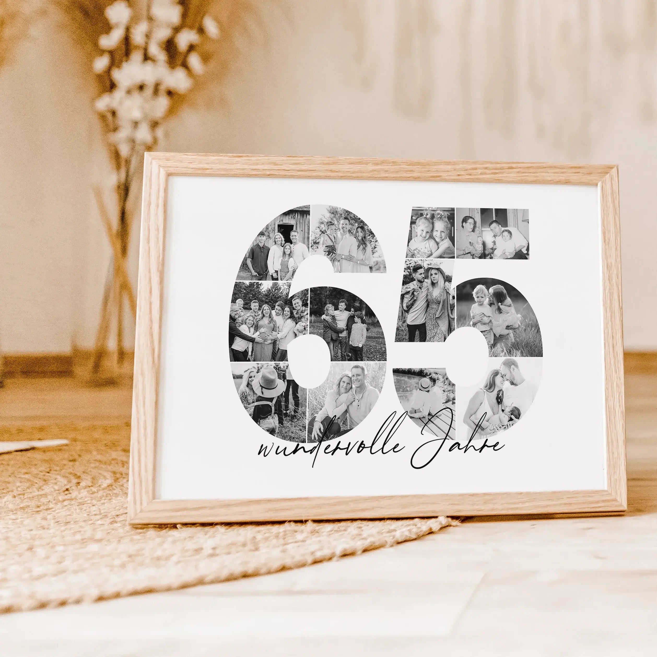 Foto Poster 65 Jahre - Personalisiertes Poster - famprints - Feiere besondere Momente mit unserem einzigartigen Foto Poster 65! Dieses personalisierte Poster zeigt die Zahl 65, hinterlegt mit deinen liebsten Fotos, die eine wunderschöne Fotocollage ergebe