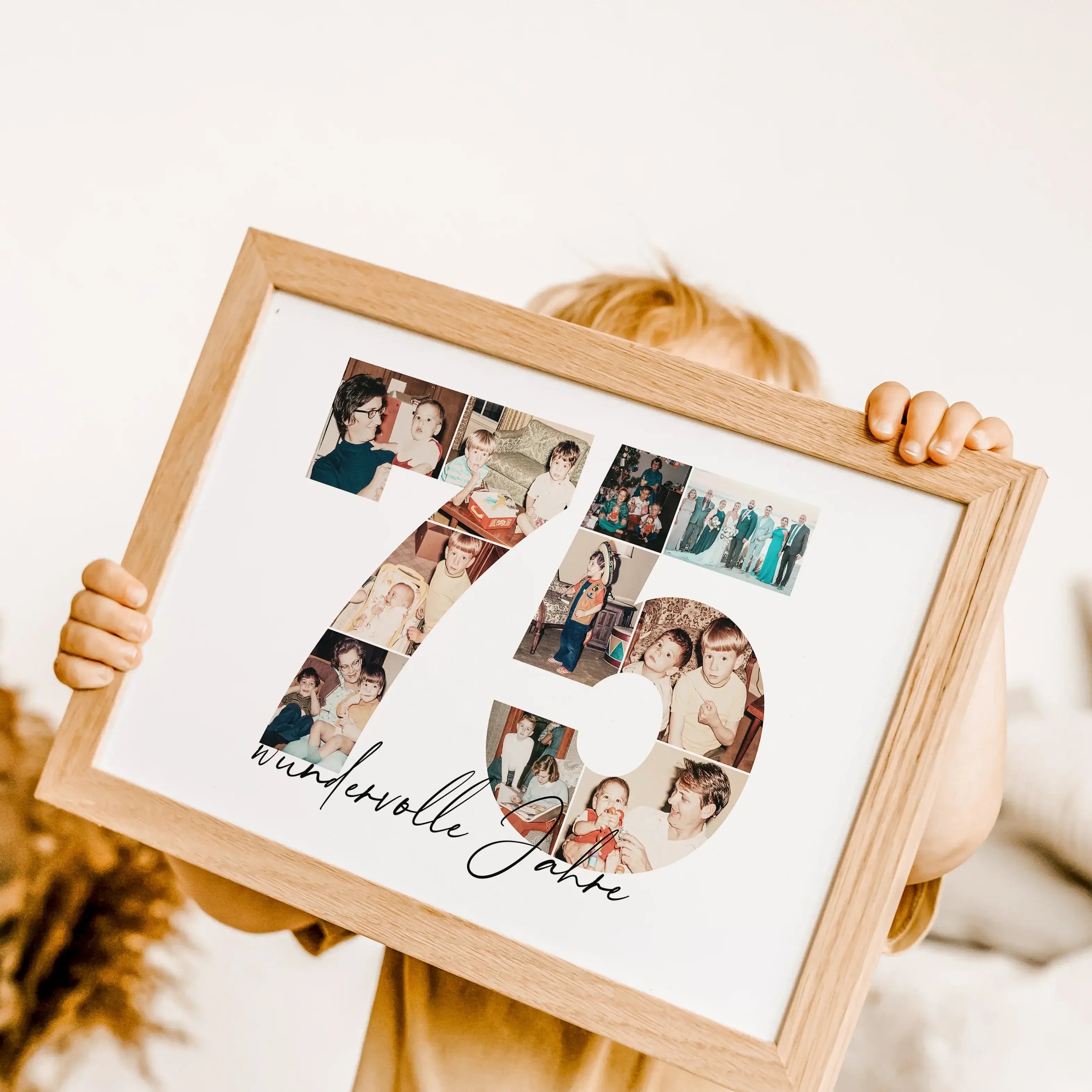 Foto Poster 75 Jahre - Personalisiertes Poster - famprints - Feiere besondere Momente mit unserem einzigartigen Foto Poster 75 – das perfekte personalisierte Geschenk zum 75. Geburtstag, Hochzeitstag oder Jubiläum! Die große „75“ auf dem Poster kannst du