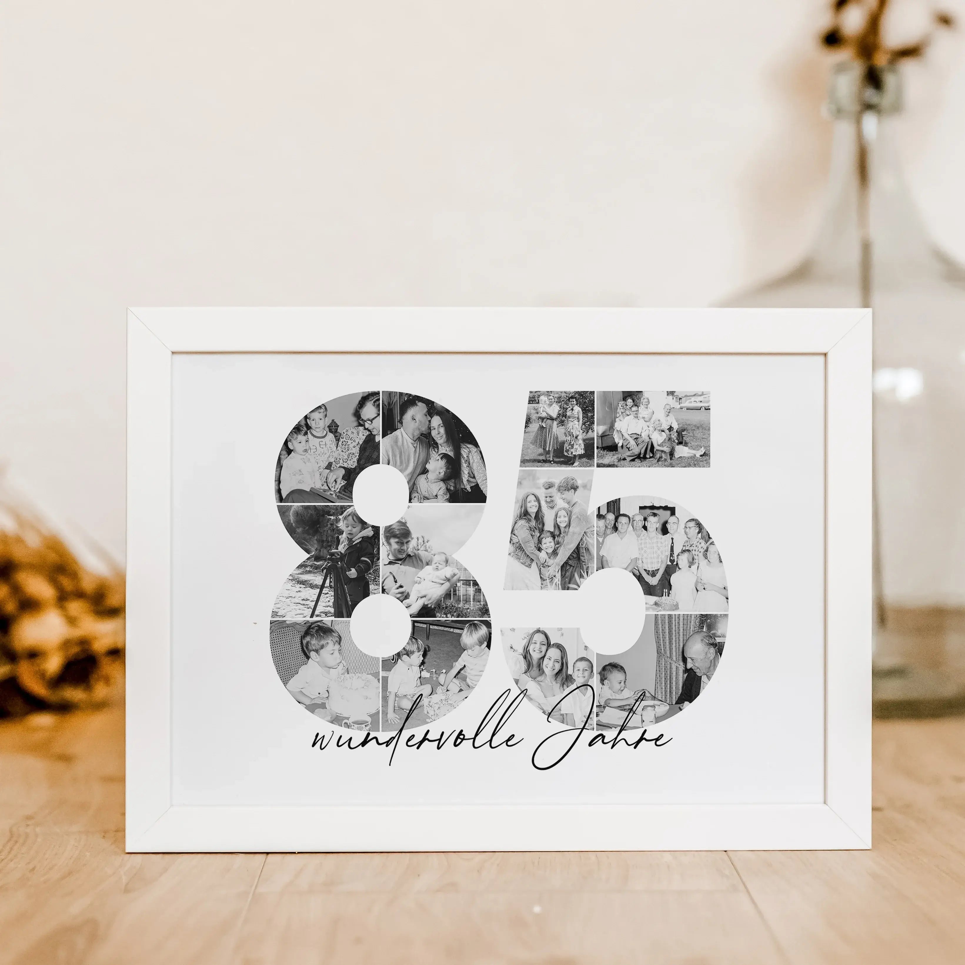 Foto Poster 85 Jahre - Personalisiertes Poster - famprints - Feiere besondere Momente mit unserem einzigartigen Foto Poster 85! Dieses personalisierte Poster zeigt die Zahl 85, die du mit deinen liebsten Fotos hinterlegen kannst – so entsteht eine individ