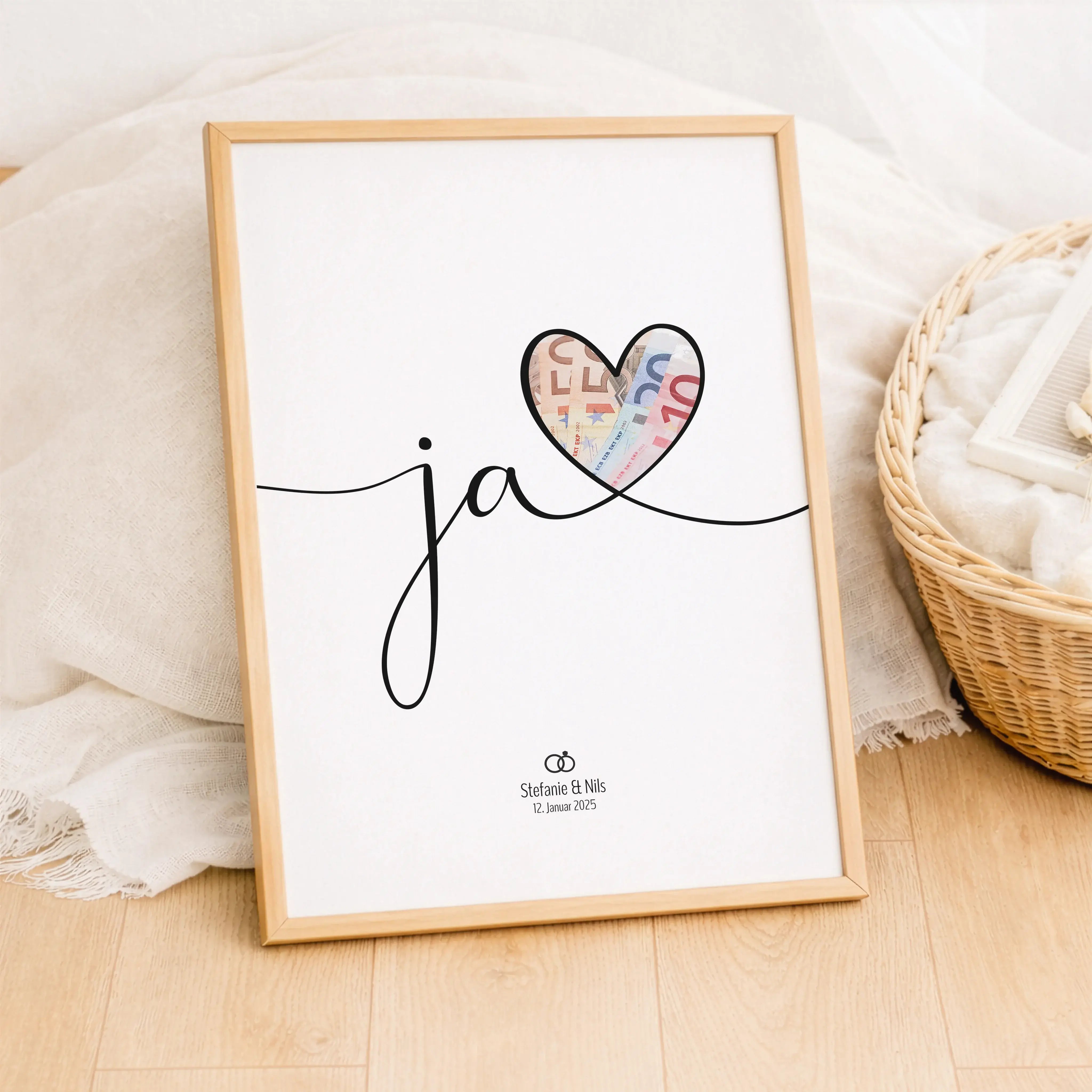 Geldgeschenk Ja Poster-Personalisiertes Poster-famprints-Das Geldgeschenk Ja Poster von famprints ist eine kreative Art, Geld zur Hochzeit zu verschenken und gleichzeitig etwas Persönliches zu überreichen. Der elegante Ja Schriftzug mit Herz wird zum Mitt